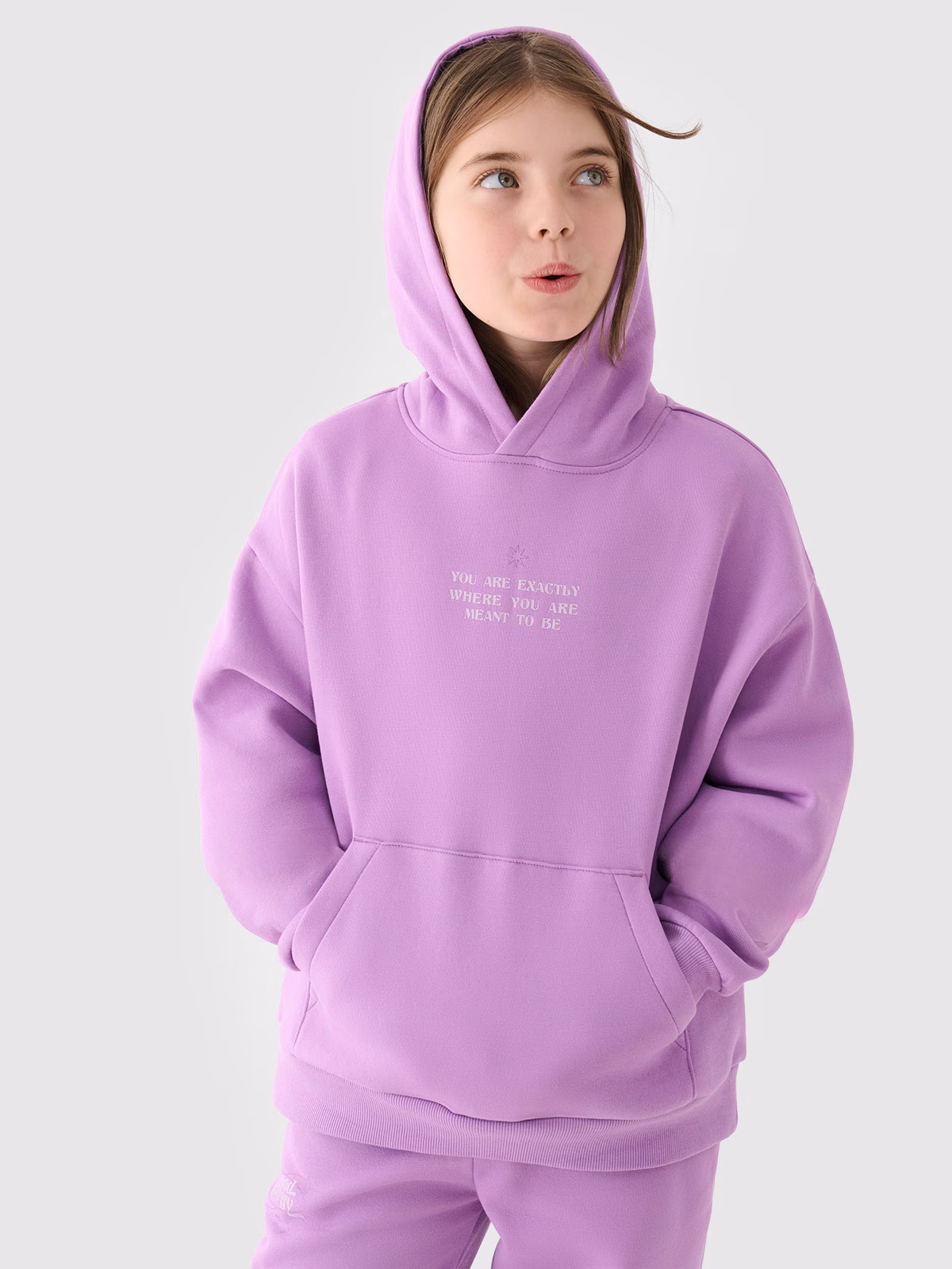 Bluza dresowa nierozpinana z kapturem dziewczęca - fioletowa