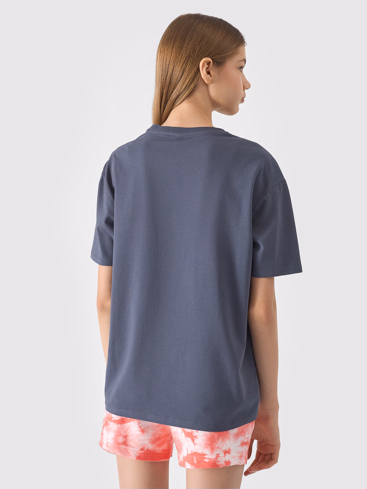 T-shirt oversize z nadrukiem dziewczęcy - szary