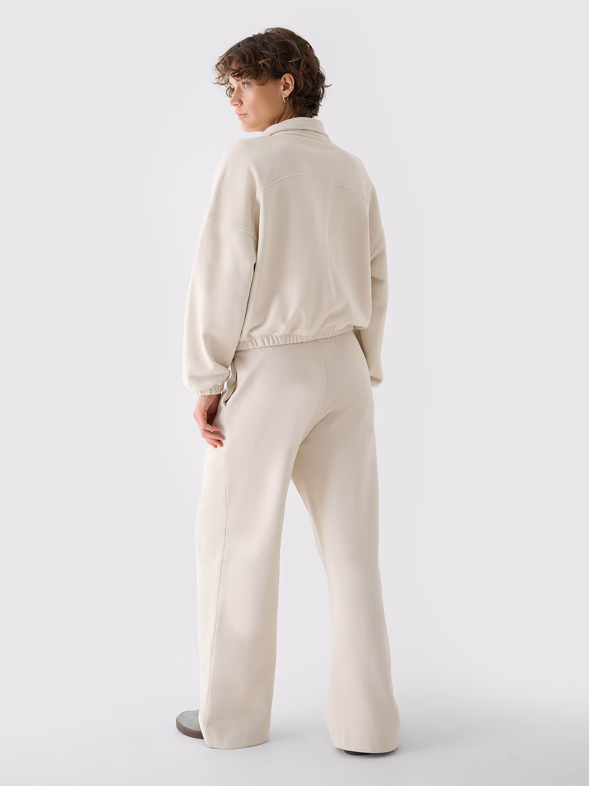 Spodnie dresowe z szerokimi nogawkami damskie - beżowe