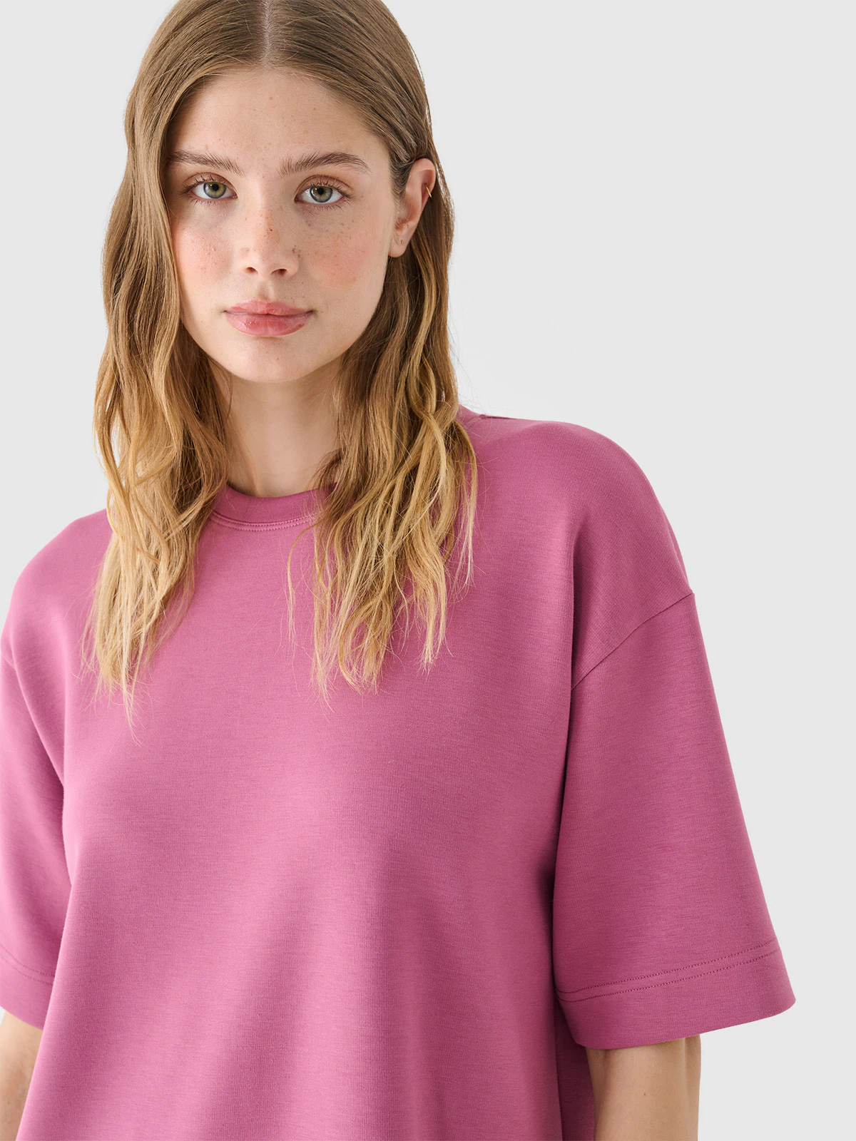 T-shirt regular z modalem damski - różowy