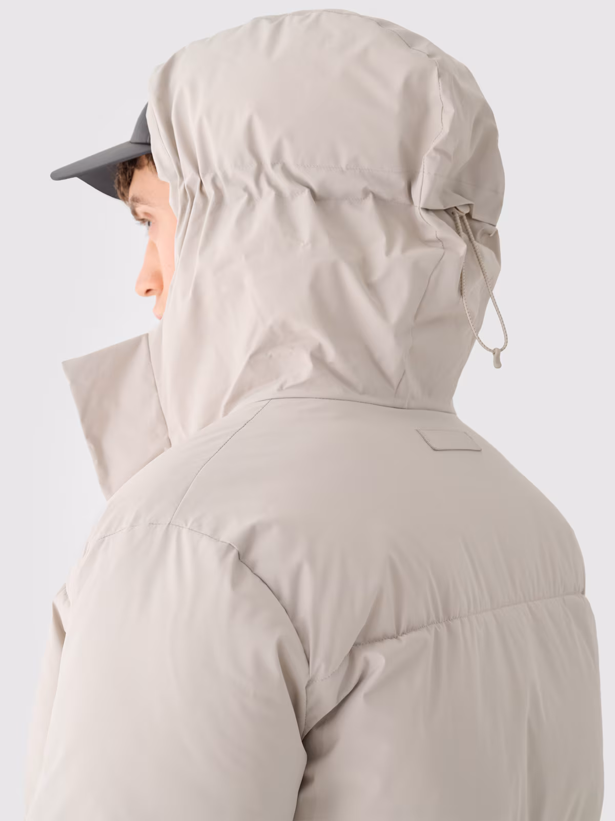 Płaszcz pikowany puchowy z wypełnieniem syntetycznym męski Outhorn - beżowy