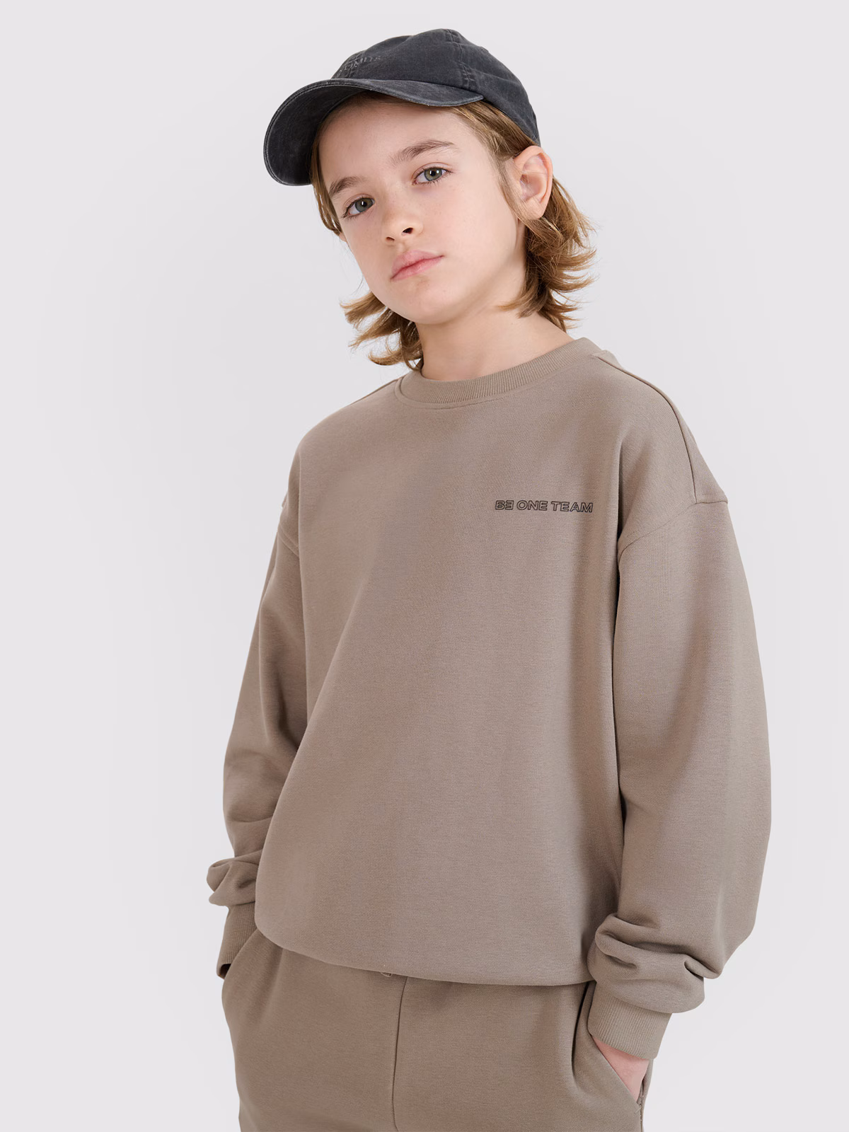 Bluza dresowa nierozpinana bez kaptura chłopięca - beżowa