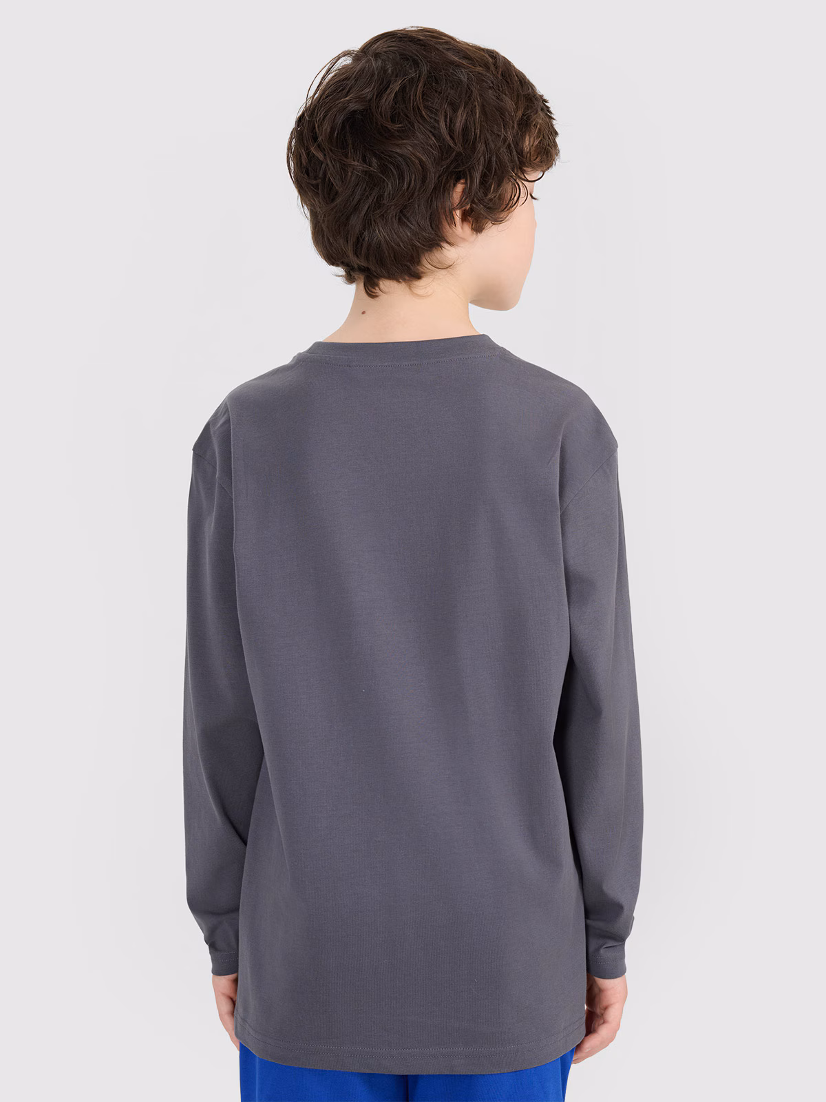 Longsleeve oversize z nadrukiem chłopięcy - beżowy