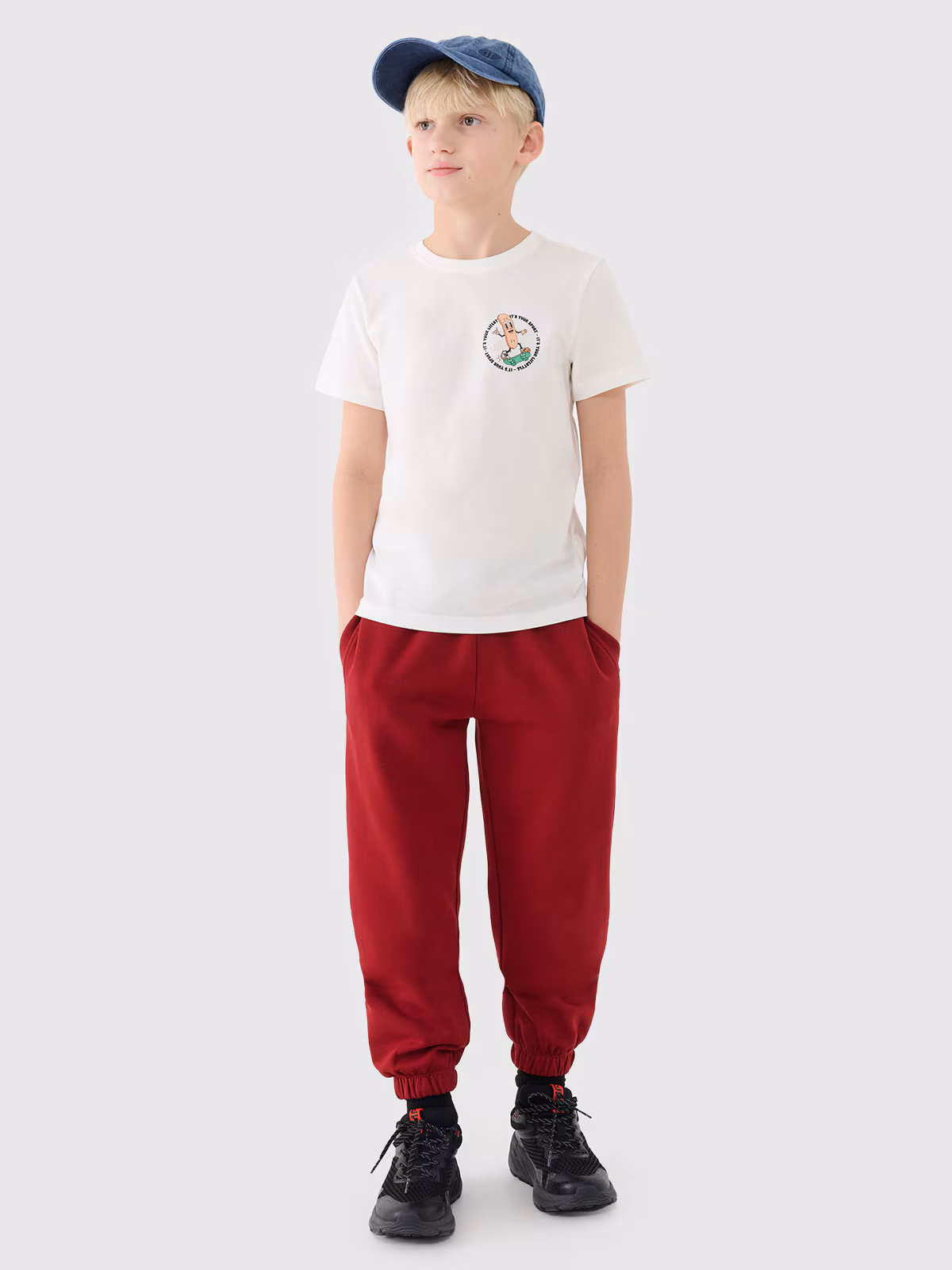 T-shirt regular z nadrukiem chłopięcy - czarny