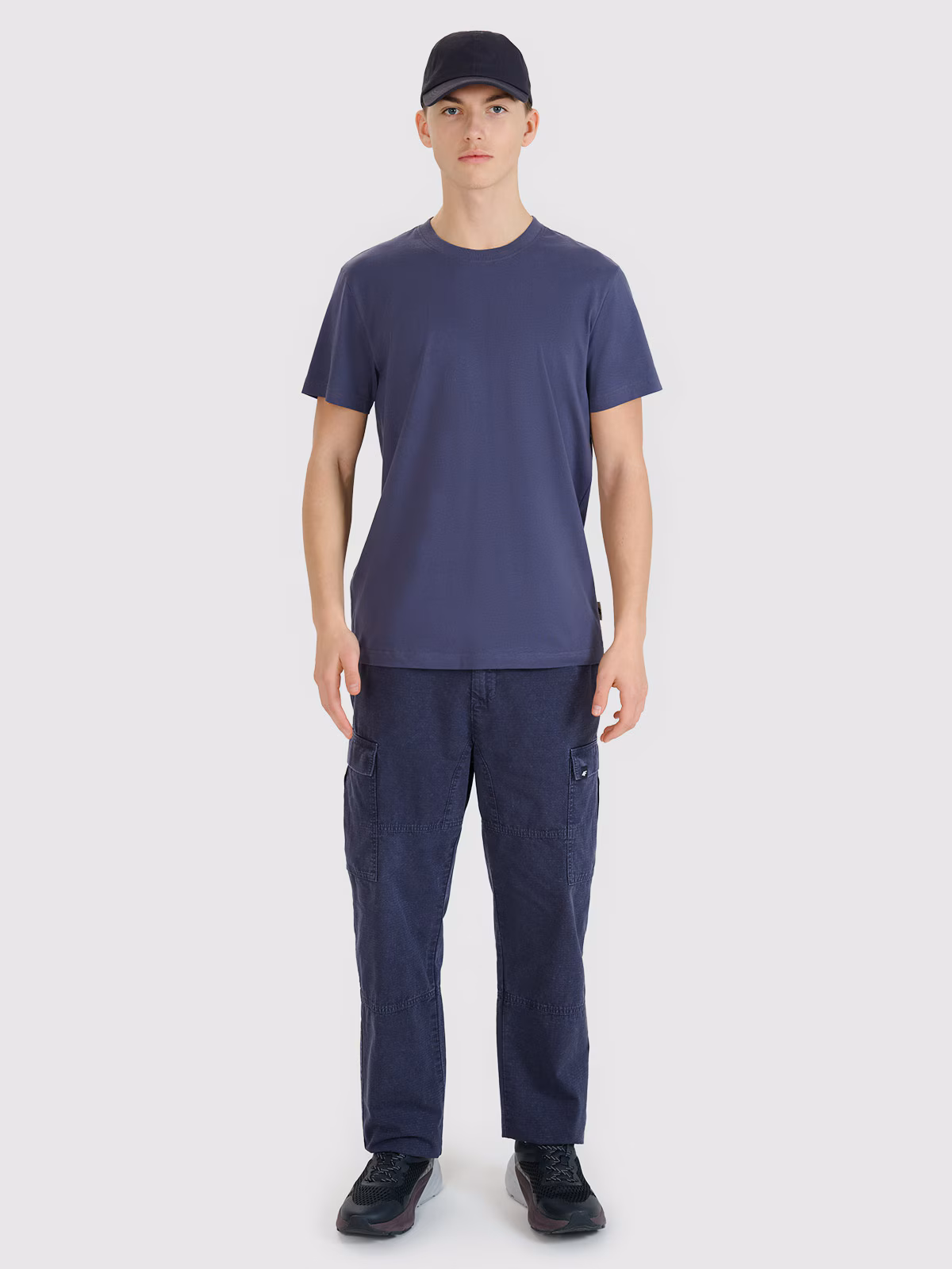 T-shirt regular z nadrukiem męski - beżowy