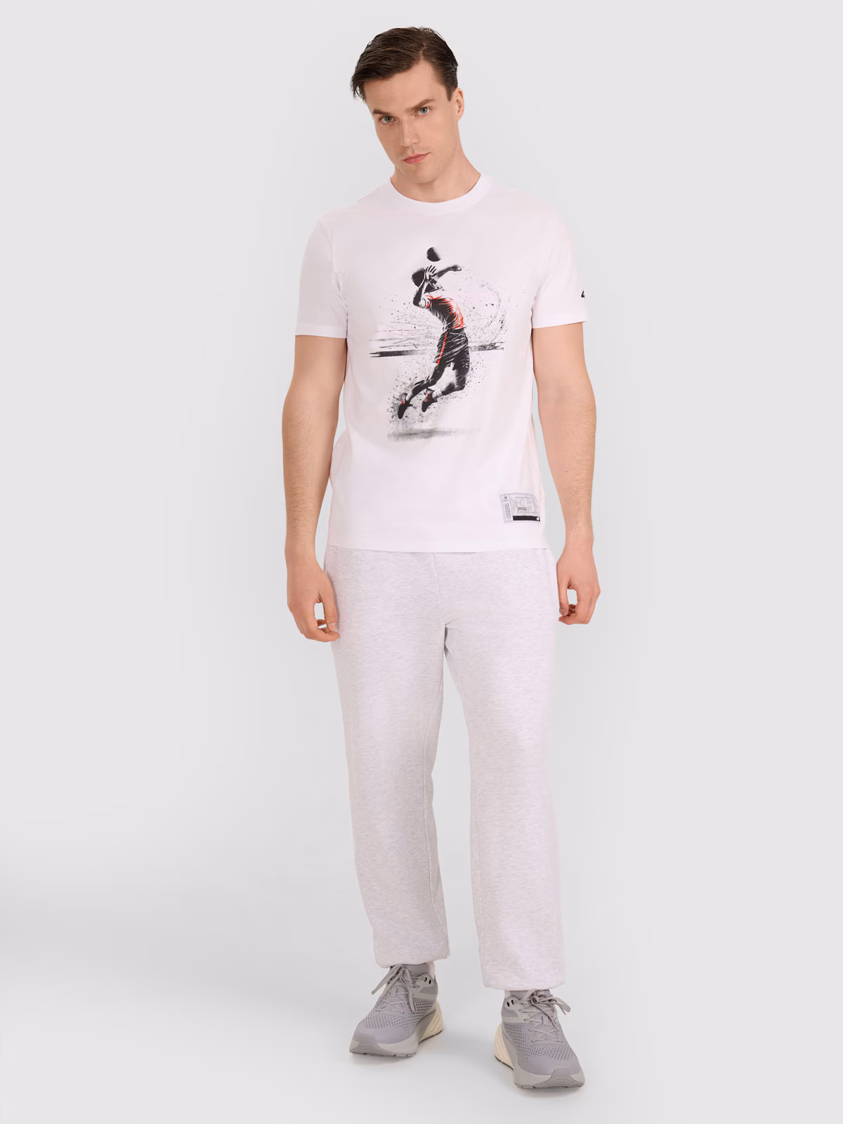 T-shirt regular z nadrukiem siatkarskim męski - biały