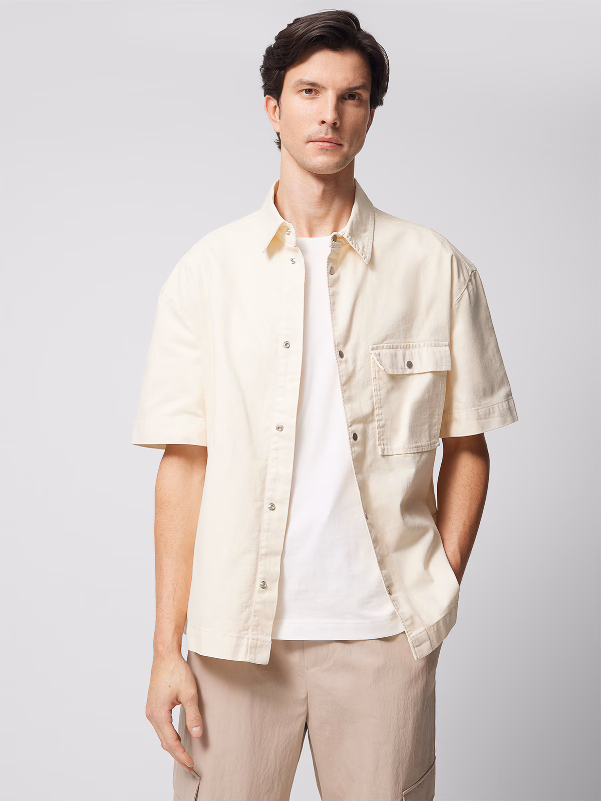 Koszula oversize jeansowa z krótkim rękawem męska Outhorn - beżowa