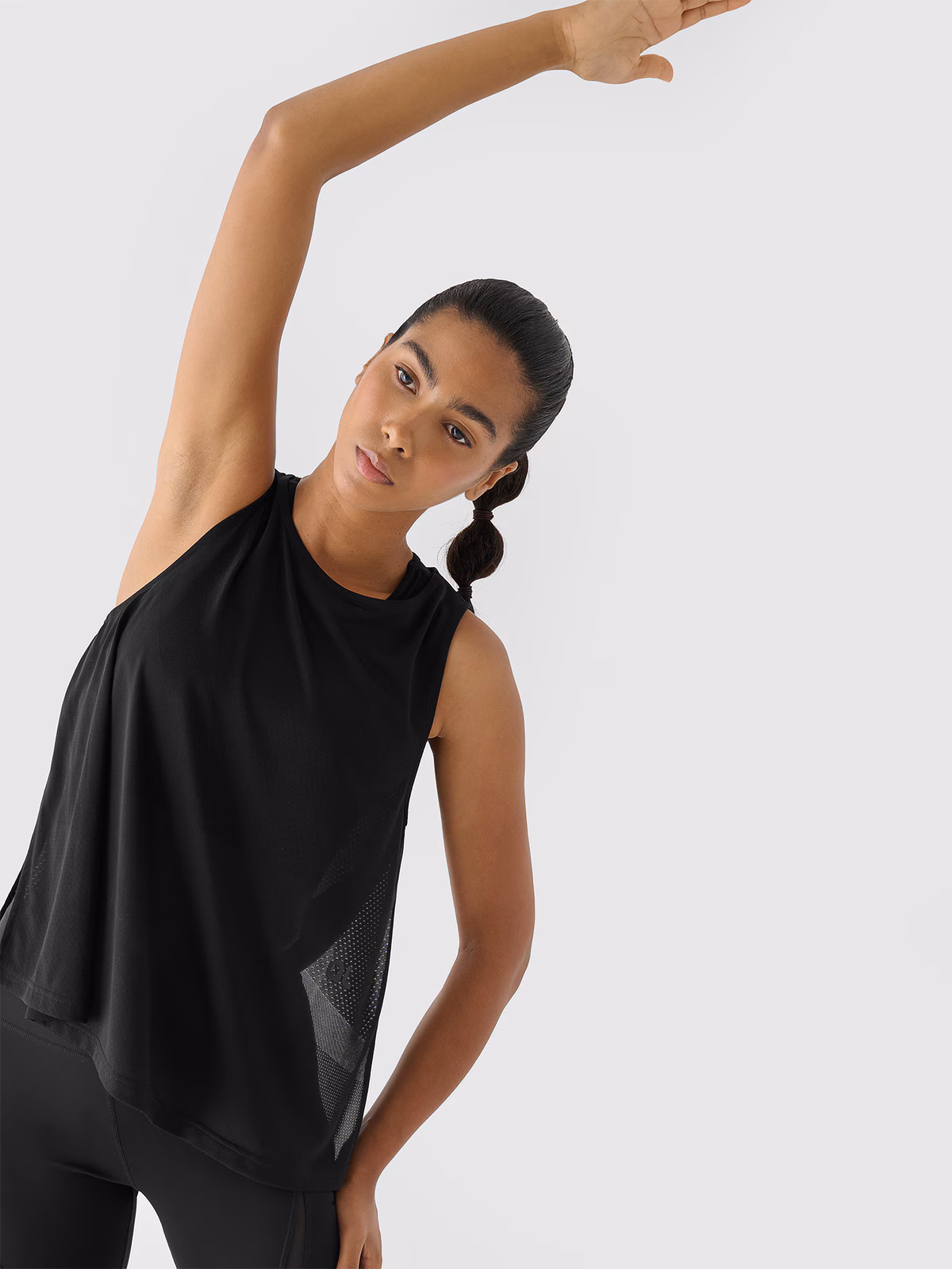 Top treningowy oversize szybkoschnący 4F x Anna Lewandowska - czarny