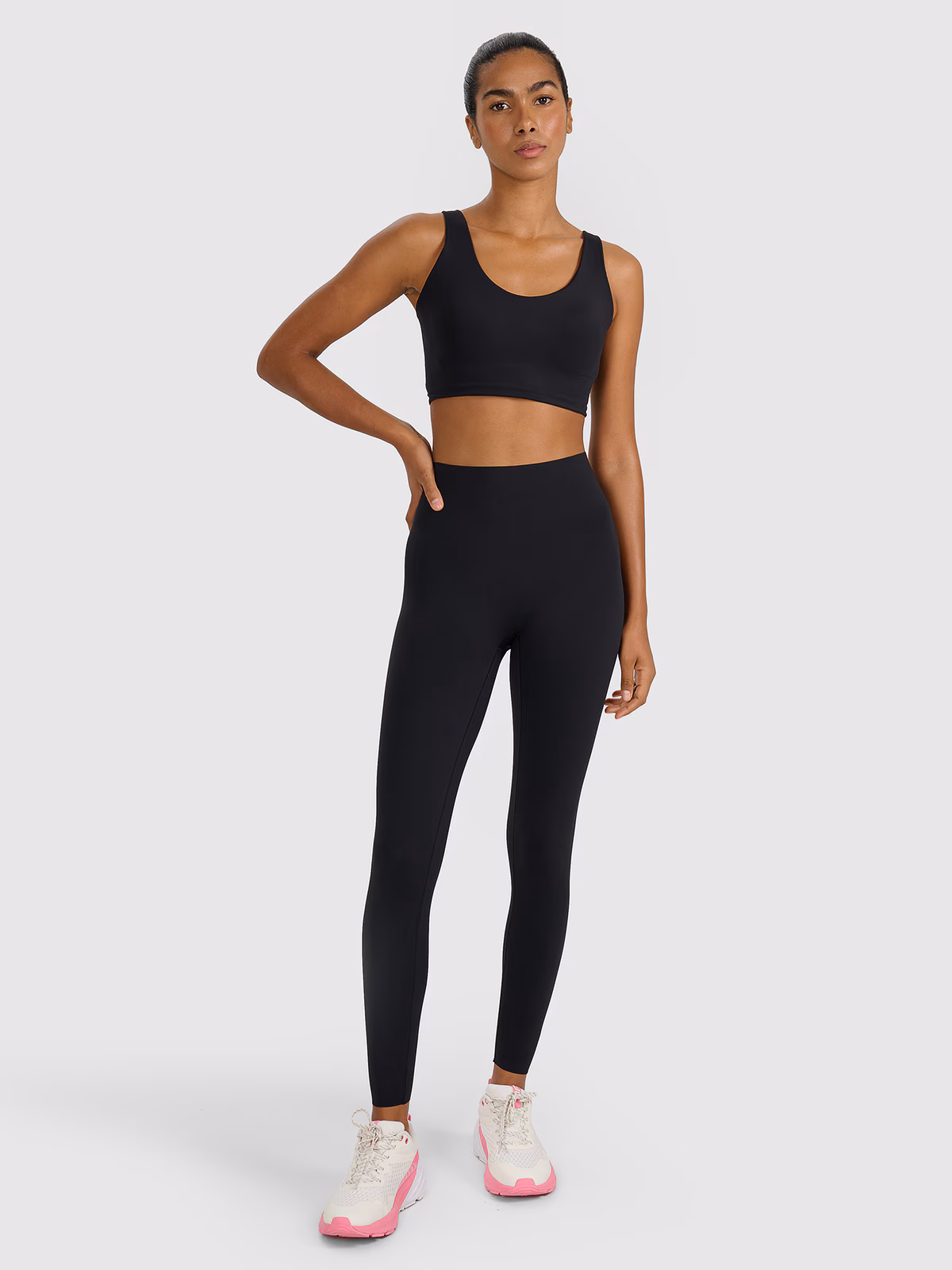 Biustonosz treningowy ze średnim wsparciem - czarny