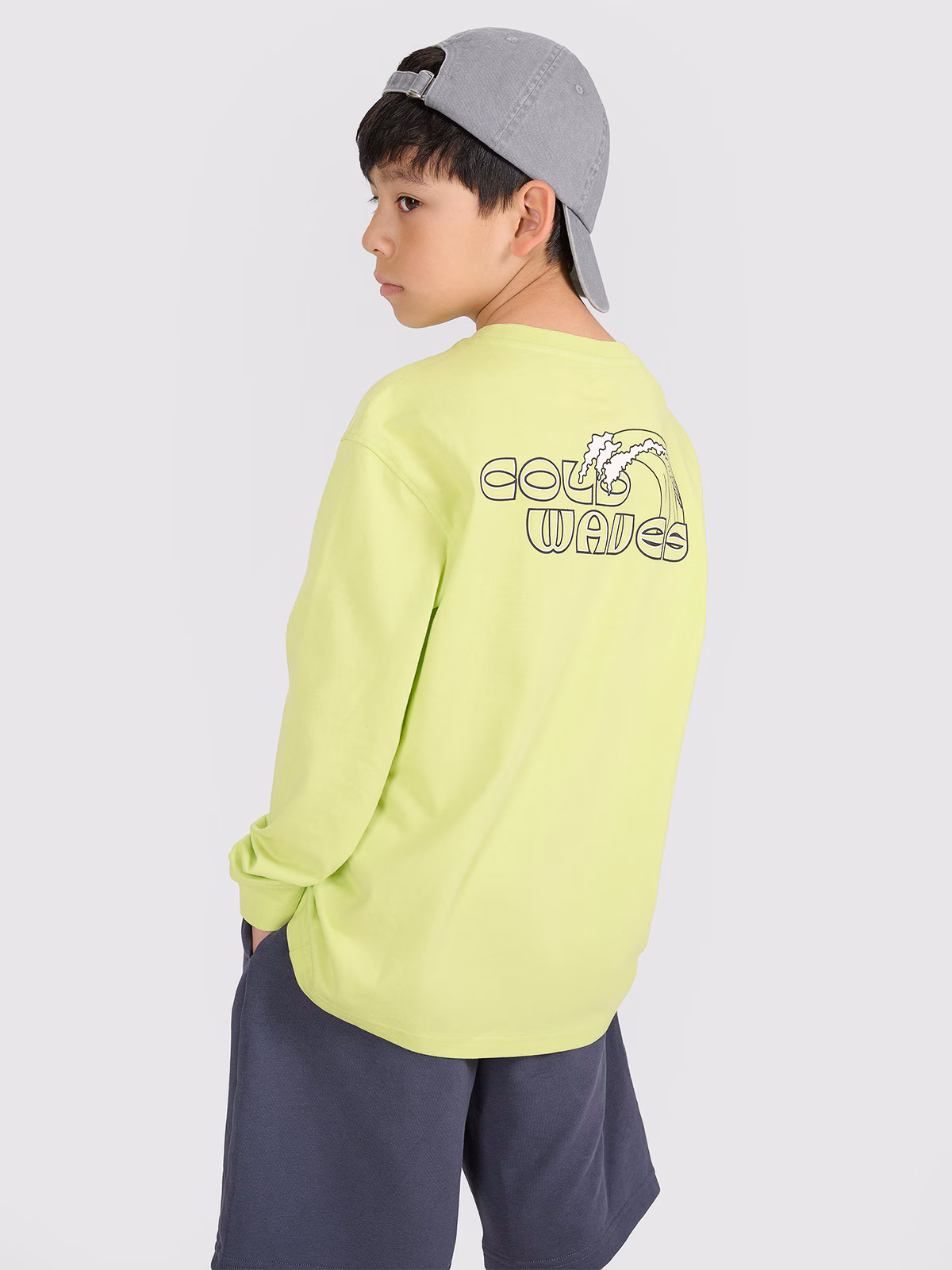 Longsleeve oversize z nadrukiem chłopięcy - biały