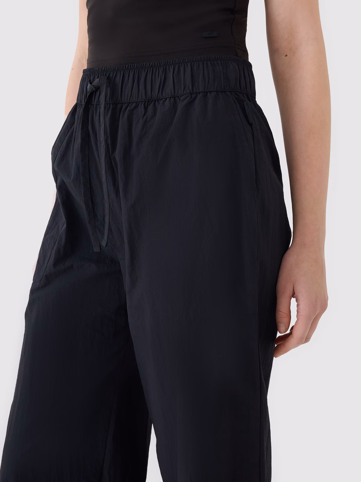 Spodnie casual z szerokimi nogawkami damskie - beżowe