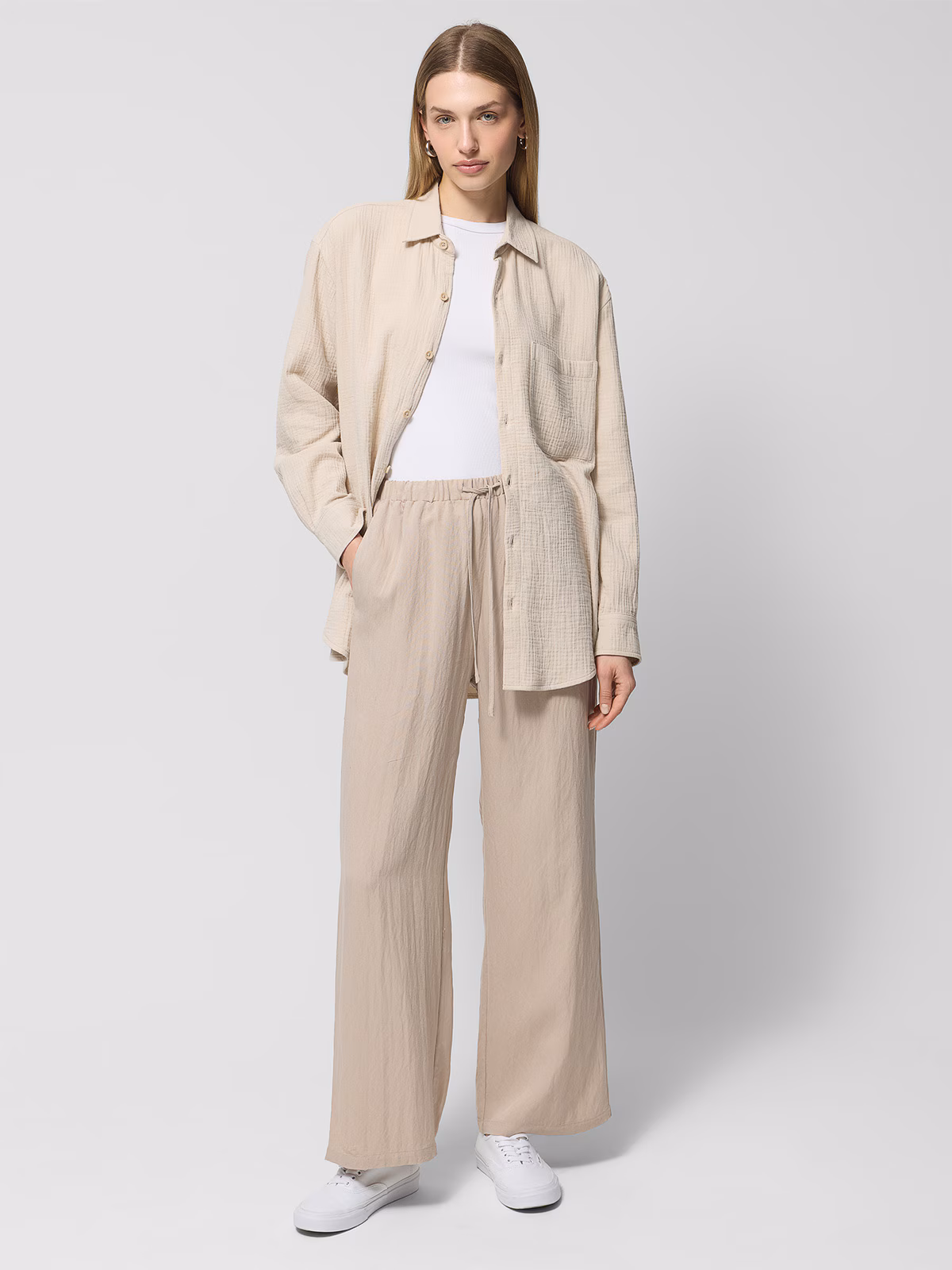 Koszula oversize z bawełnianego muślinu damska Outhorn - beżowa