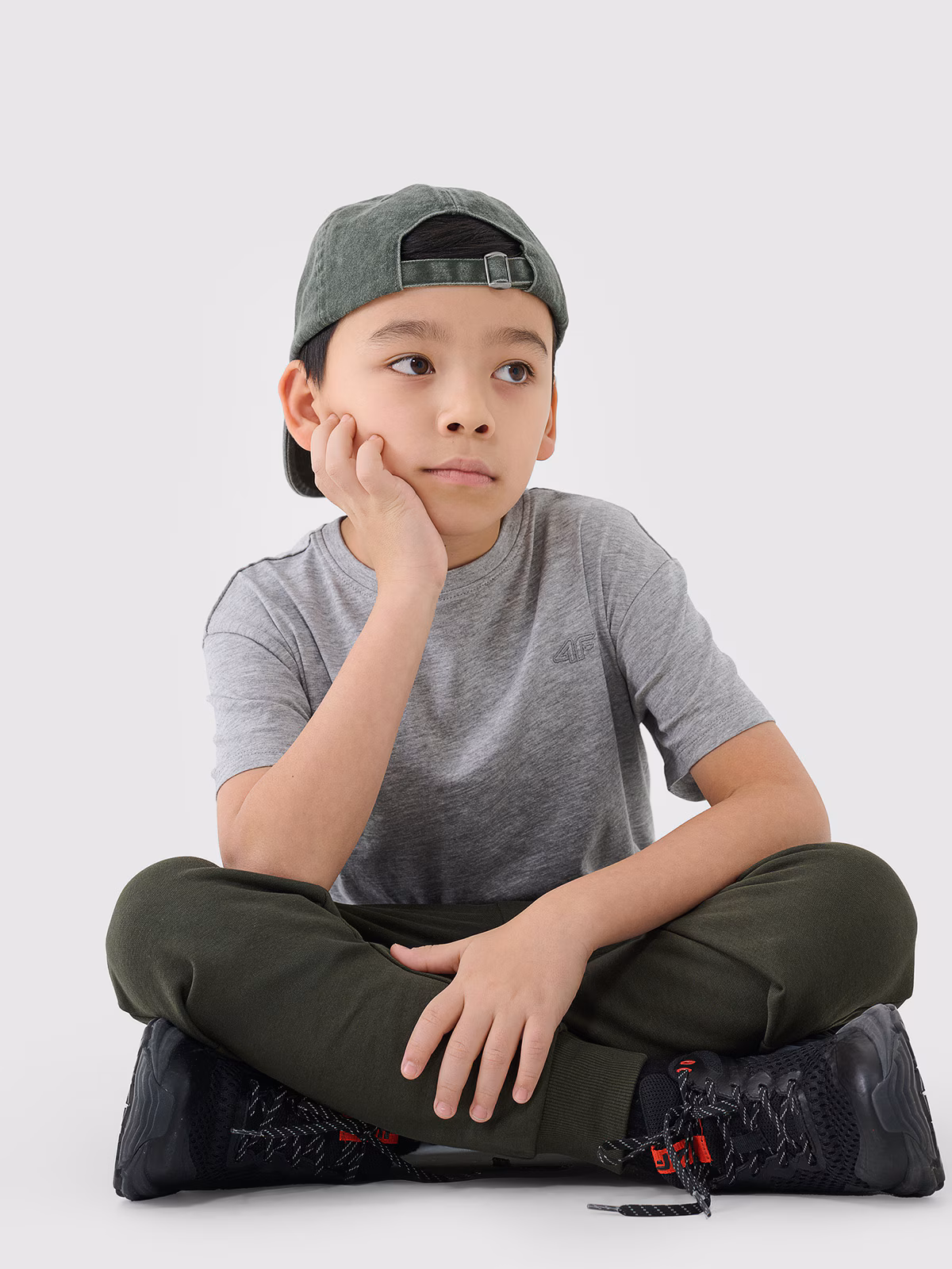 T-shirt gładki chłopięcy - czarny