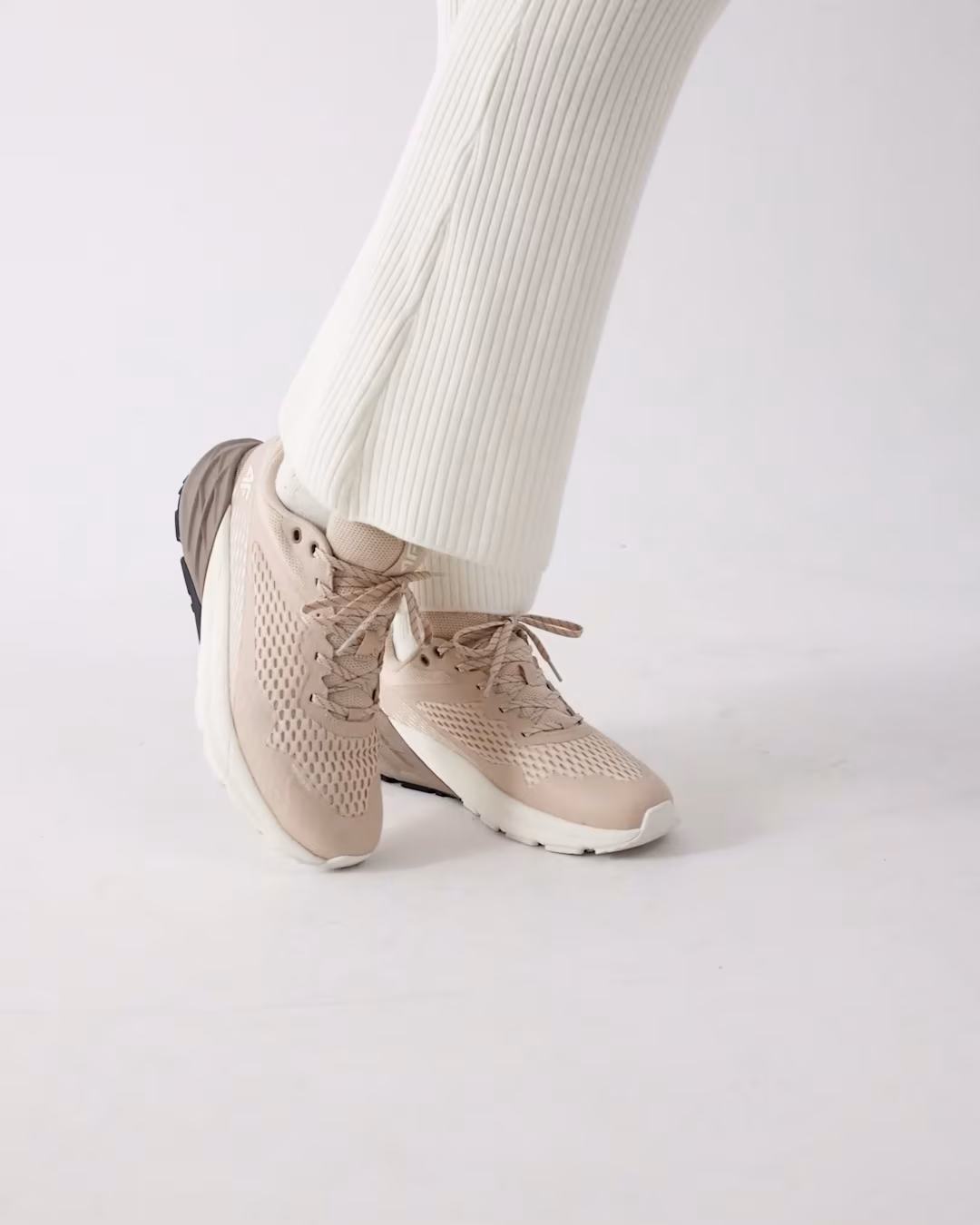 Niskie buty do trekkingu i trailu SPEED HIKER z membraną damskie - beżowe