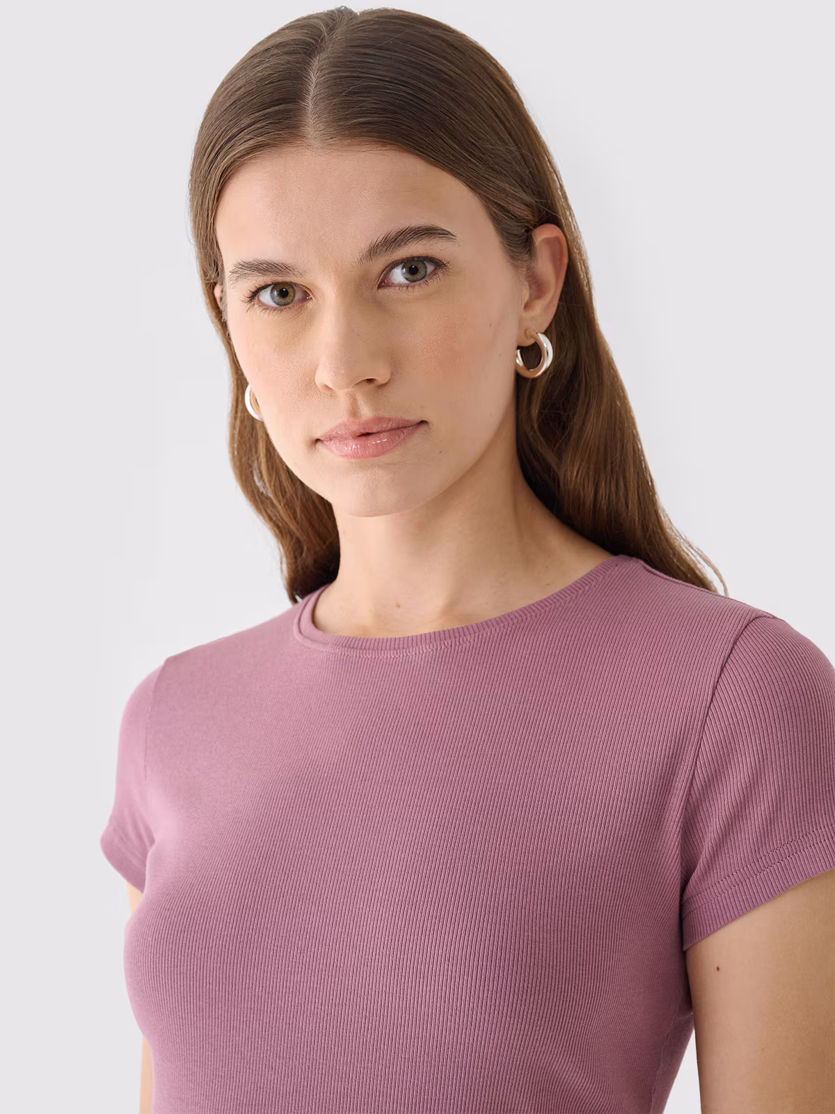 T-shirt slim gładki damski - różowy