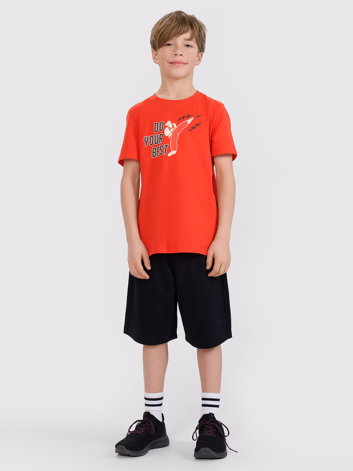 T-shirt regular z nadrukiem chłopięcy - beżowy