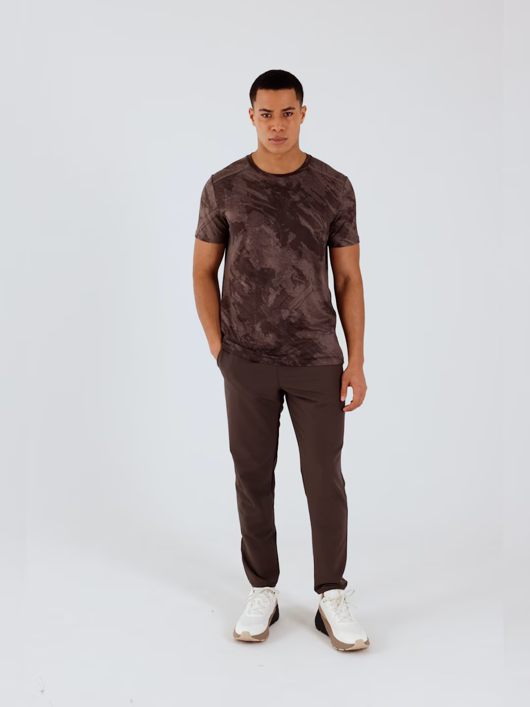 Koszulka treningowa regular szybkoschnąca męska - brązowa