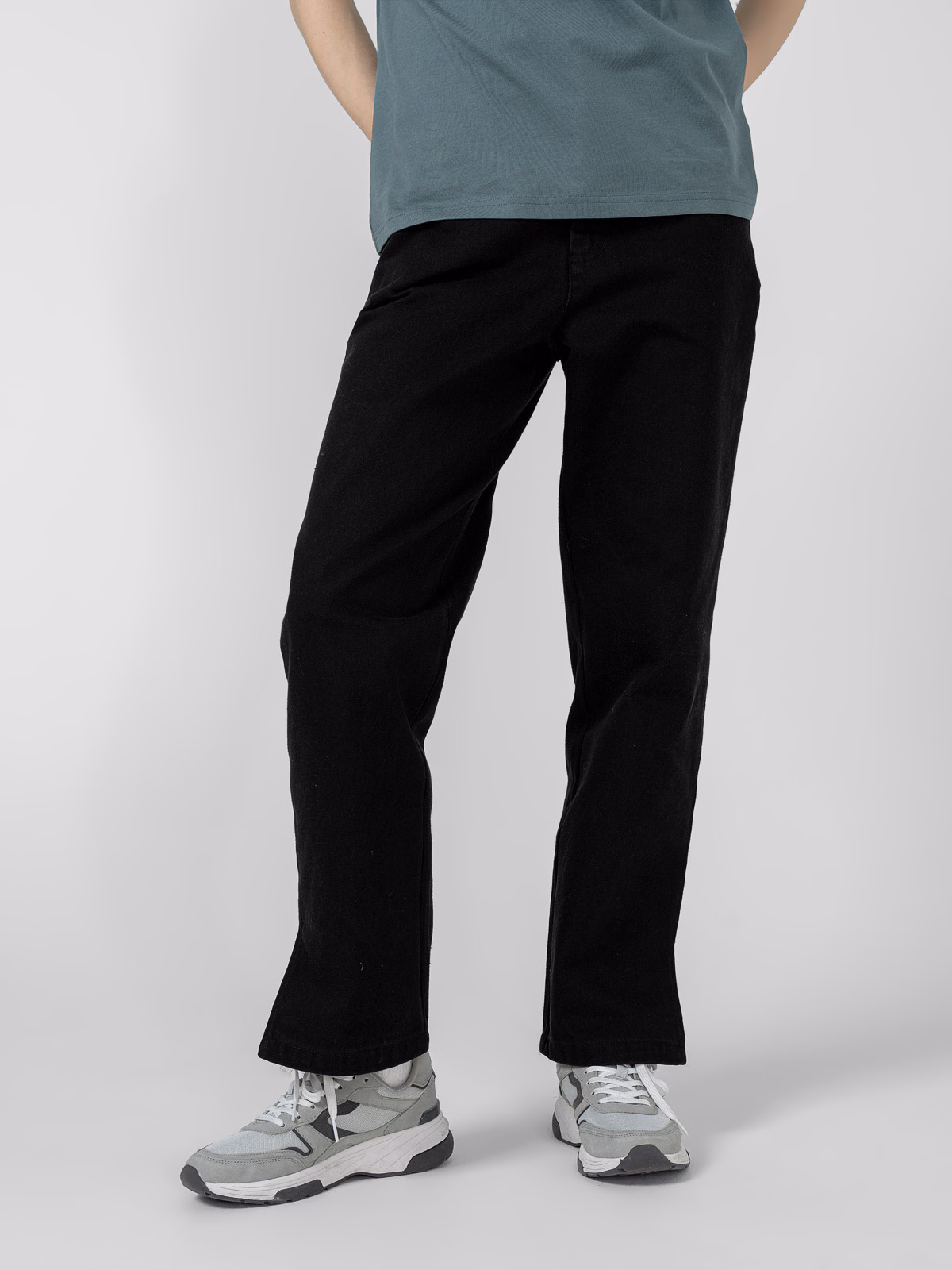 Jeansy straight z prostymi nogawkami damskie Outhorn - czarne