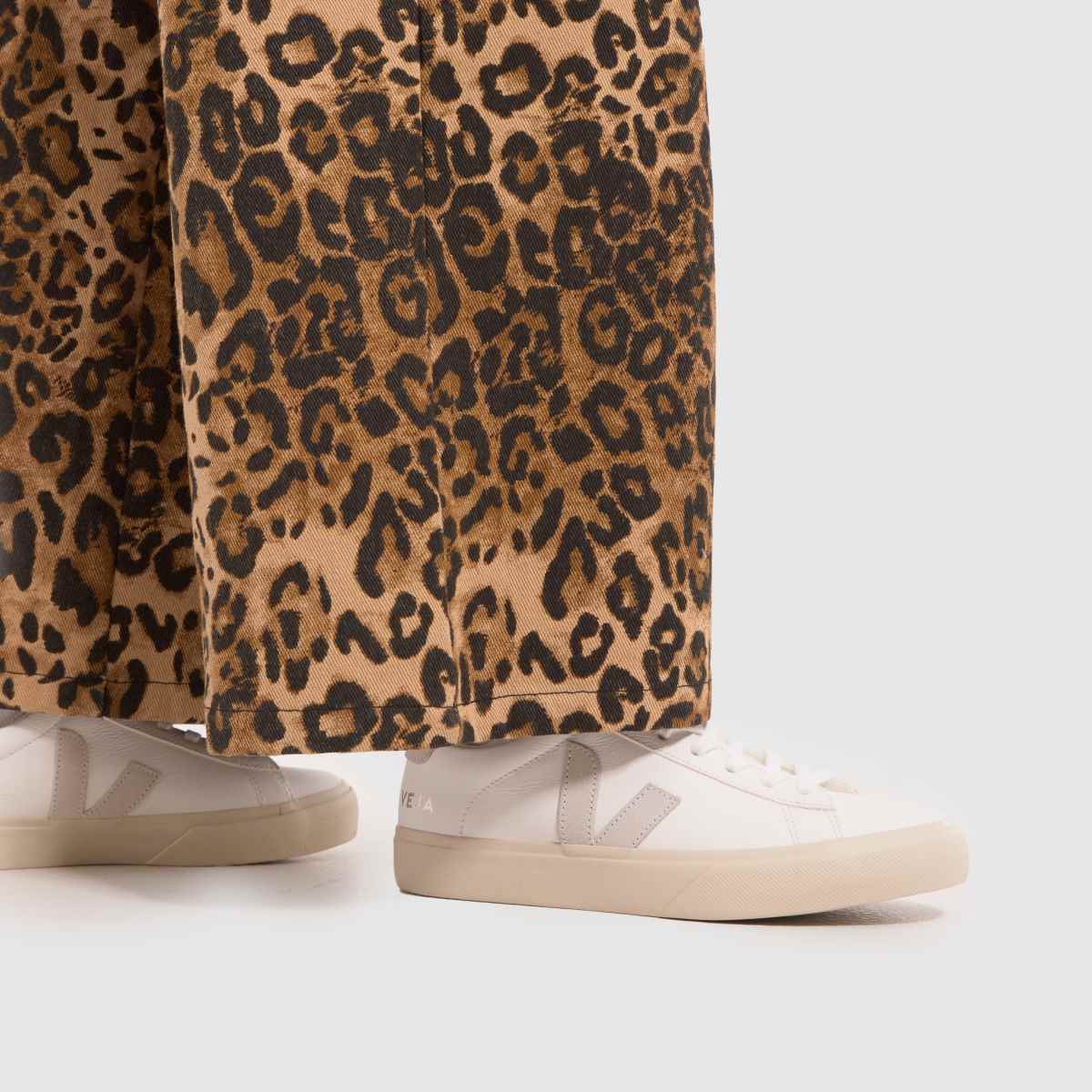 VEJA  Campo in White & Beige VEJA  Campo in White & Beige