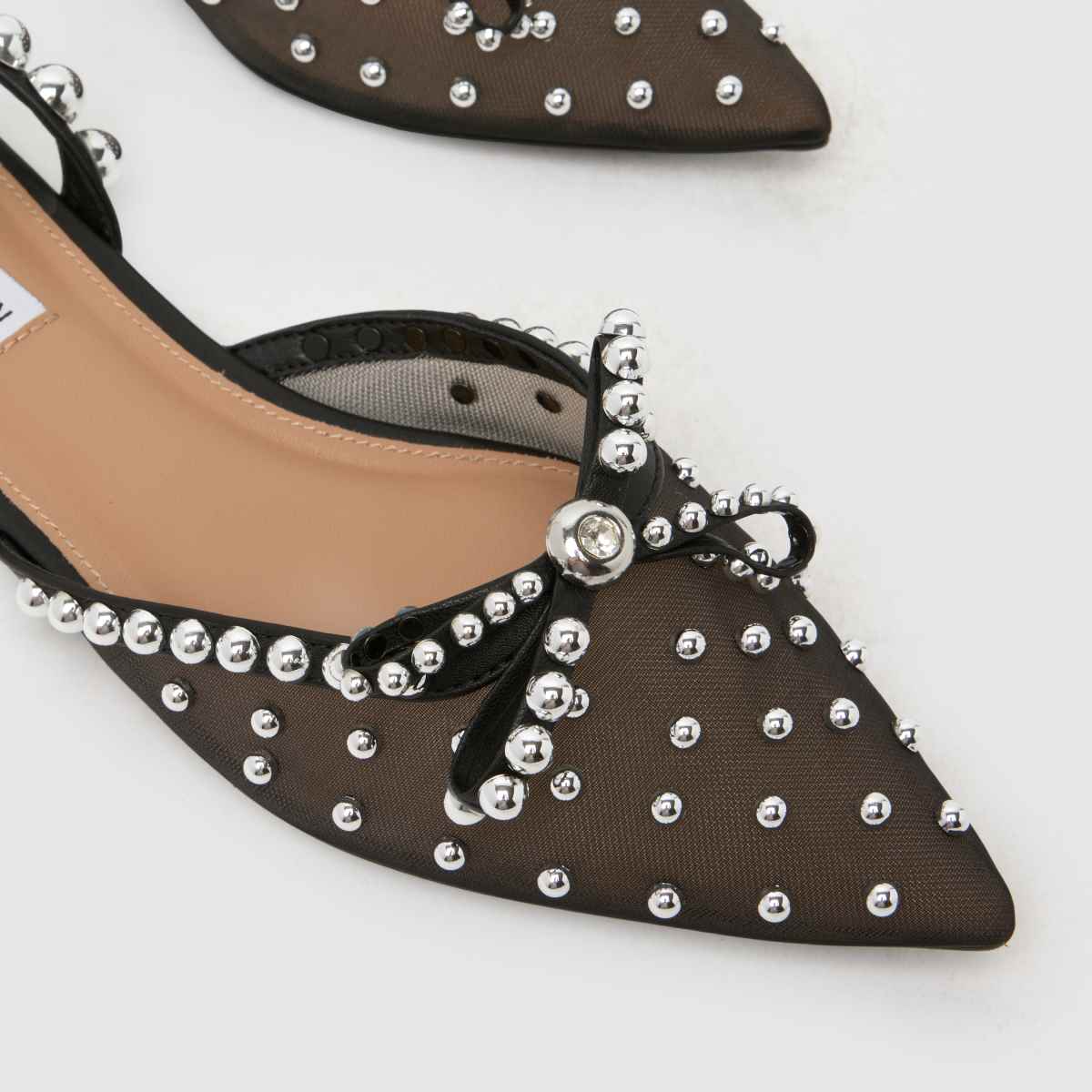 Steve Madden  Lynne Jewel Pointed in Black Steve Madden  Lynne Jewel Pointed in Black