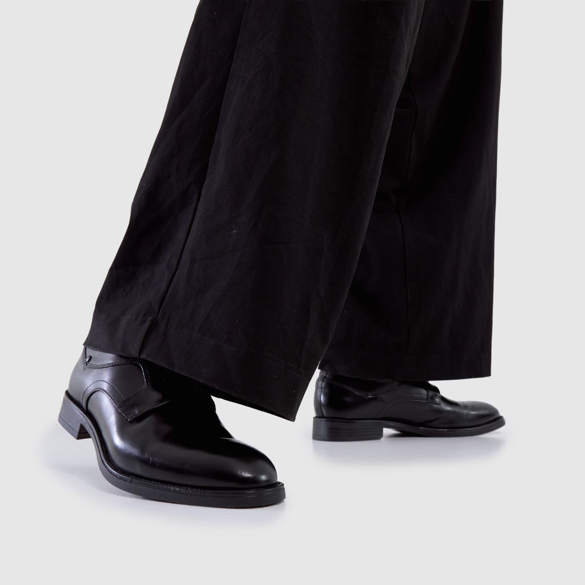 Base London  Sleeve in Black Base London  Sleeve in Black