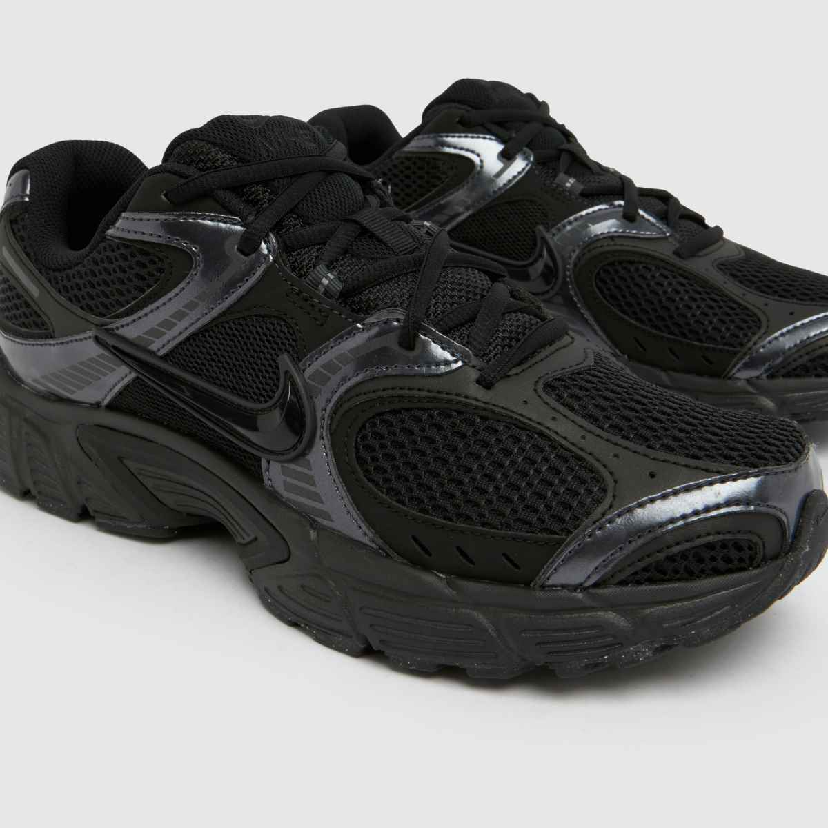 Nike  V5 RNR in Black Nike  V5 RNR in Black