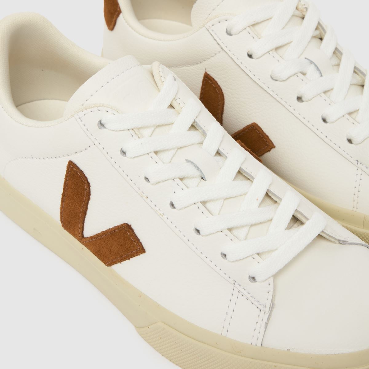 VEJA  Campo in White & Brown VEJA  Campo in White & Brown