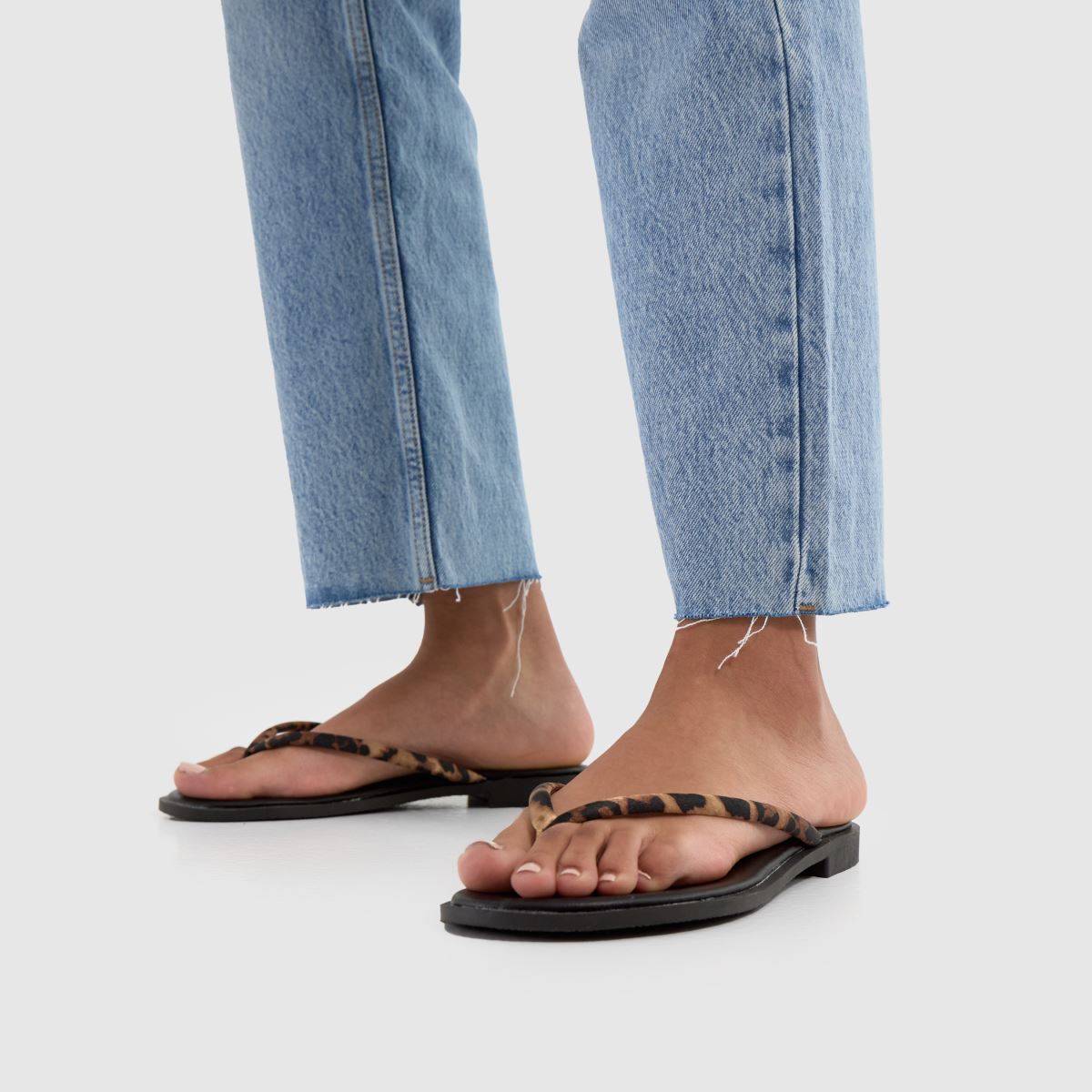 schuh  Tulia Toe Post in Black & Brown schuh  Tulia Toe Post in Black & Brown