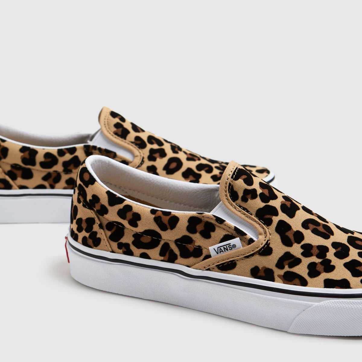 Vans  Classic Slip-On Leopard in Tan Vans  Classic Slip-On Leopard in Tan