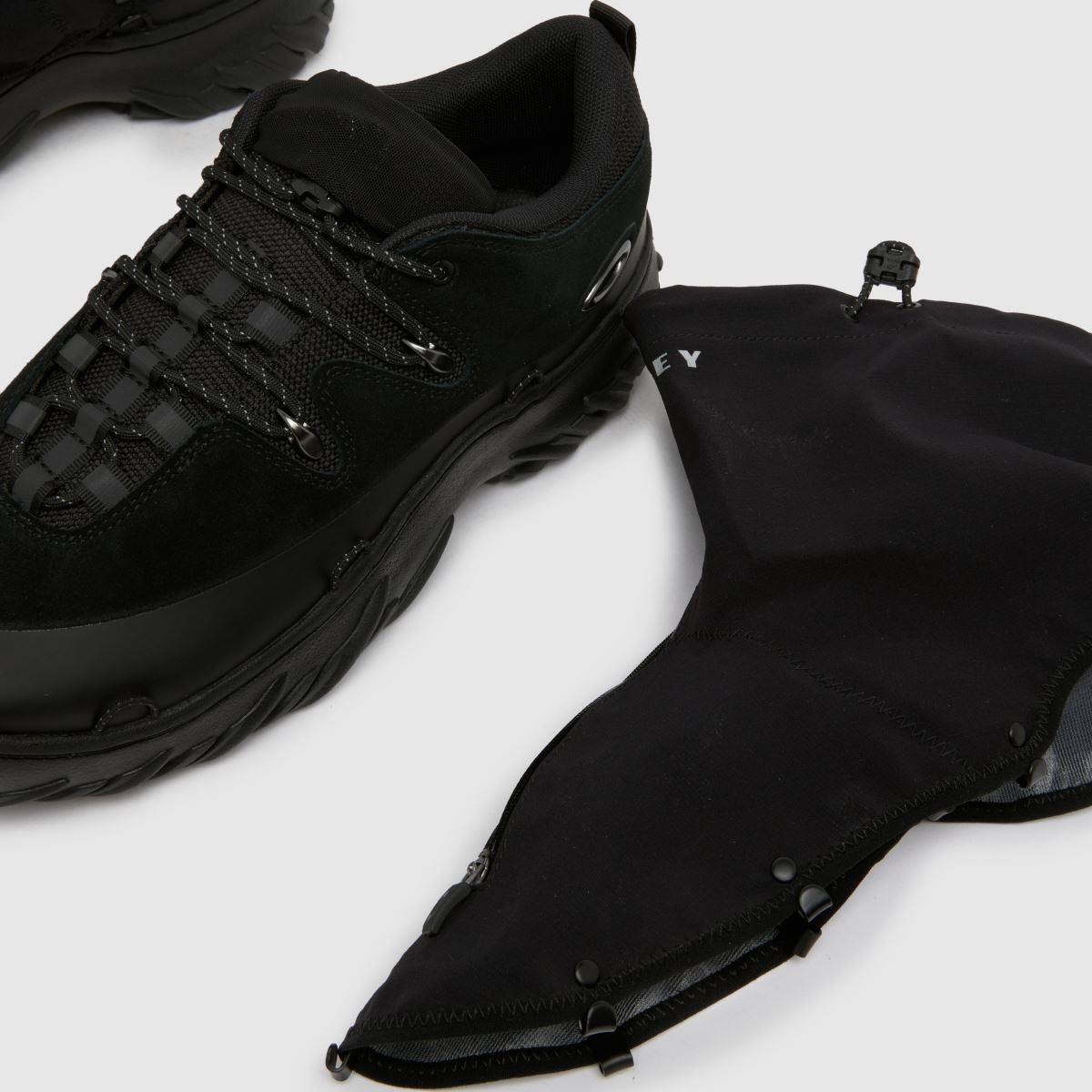 Oakley  Meridian Low in Black Oakley  Meridian Low in Black