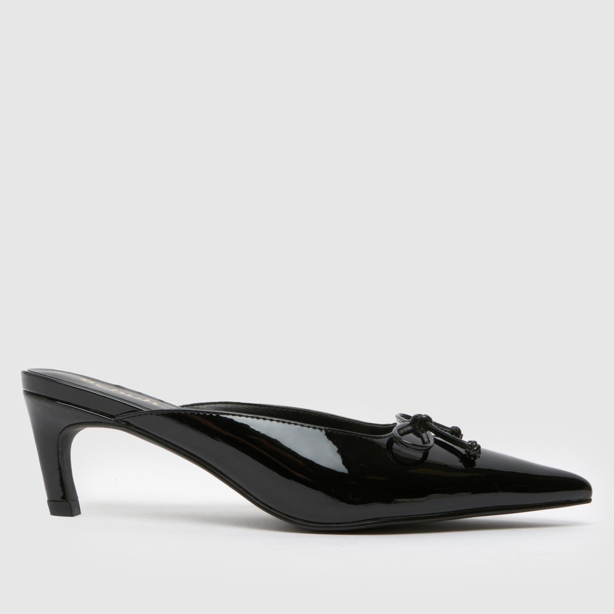 schuh  Salma Point Mule Court in Black schuh  Salma Point Mule Court in Black
