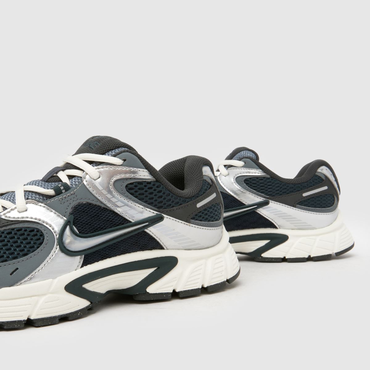 Nike  V5 RNR in Silver Multi Nike  V5 RNR in Silver Multi