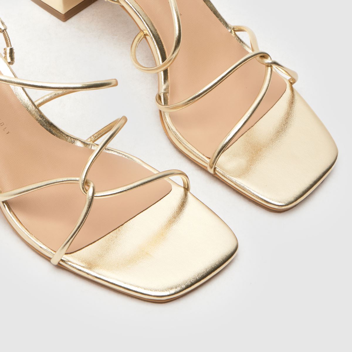 schuh  Shiloh Strappy Block in Gold schuh  Shiloh Strappy Block in Gold
