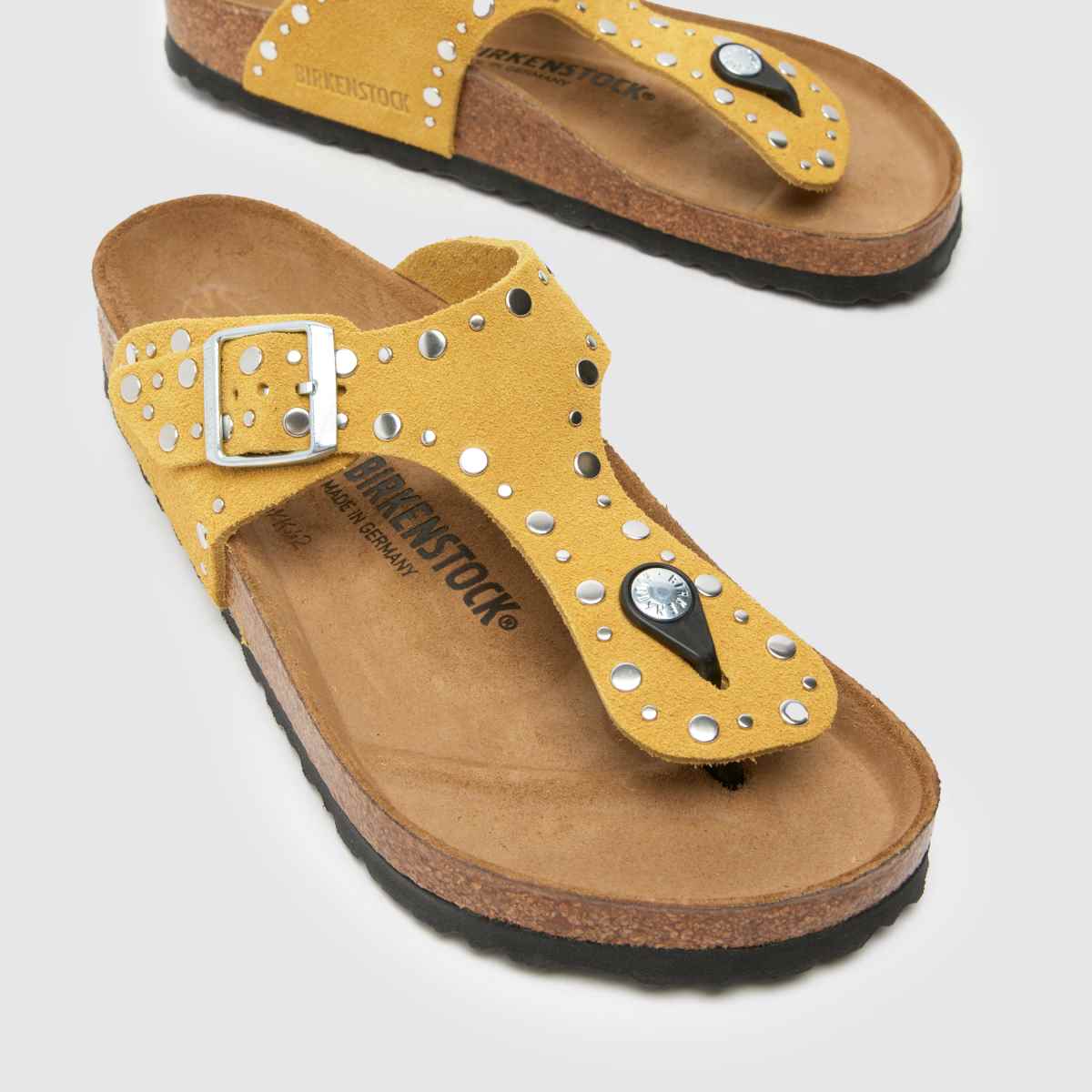BIRKENSTOCK  Gizeh Suede Rivet in Yellow BIRKENSTOCK  Gizeh Suede Rivet in Yellow