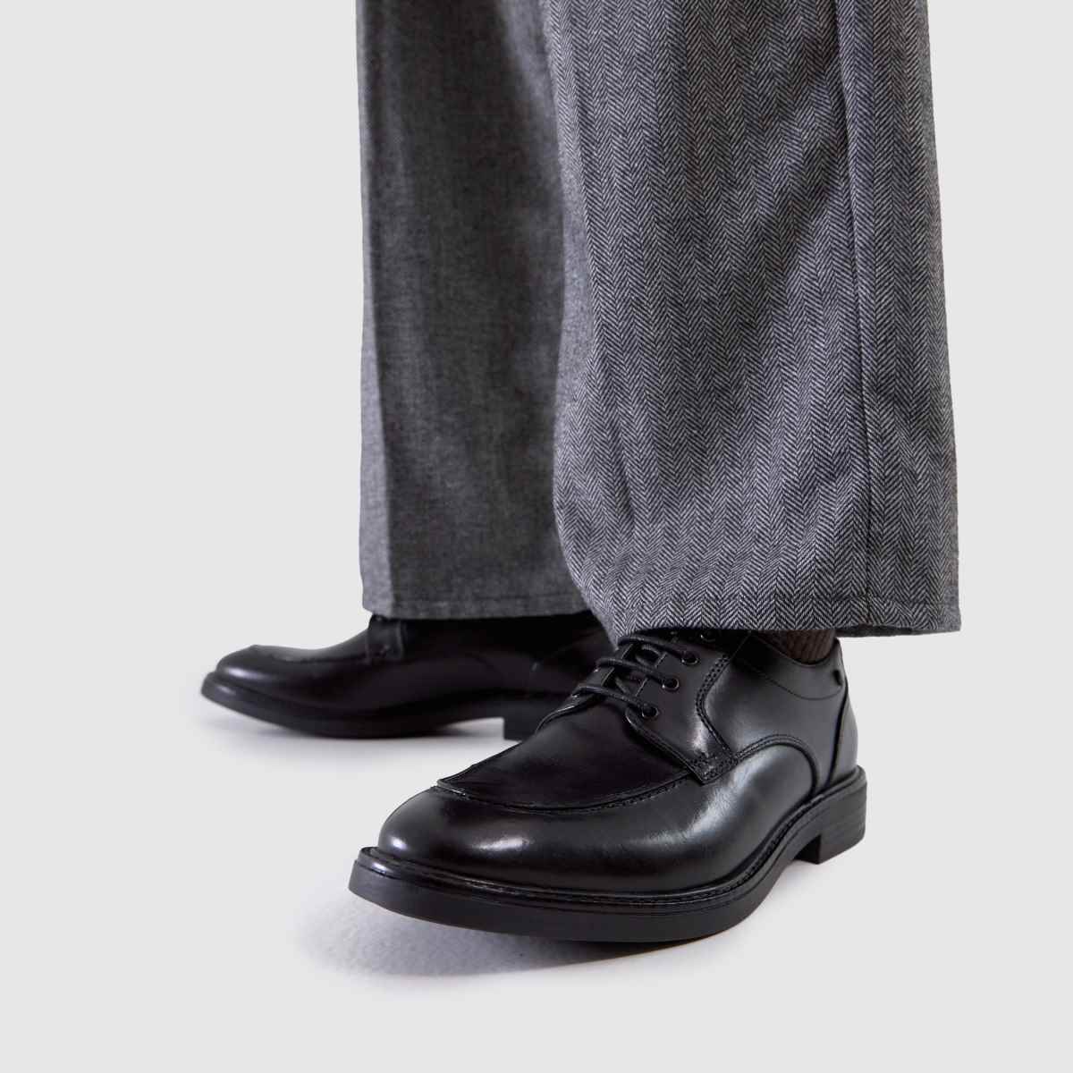 Base London  Surrey Apron in Black Base London  Surrey Apron in Black