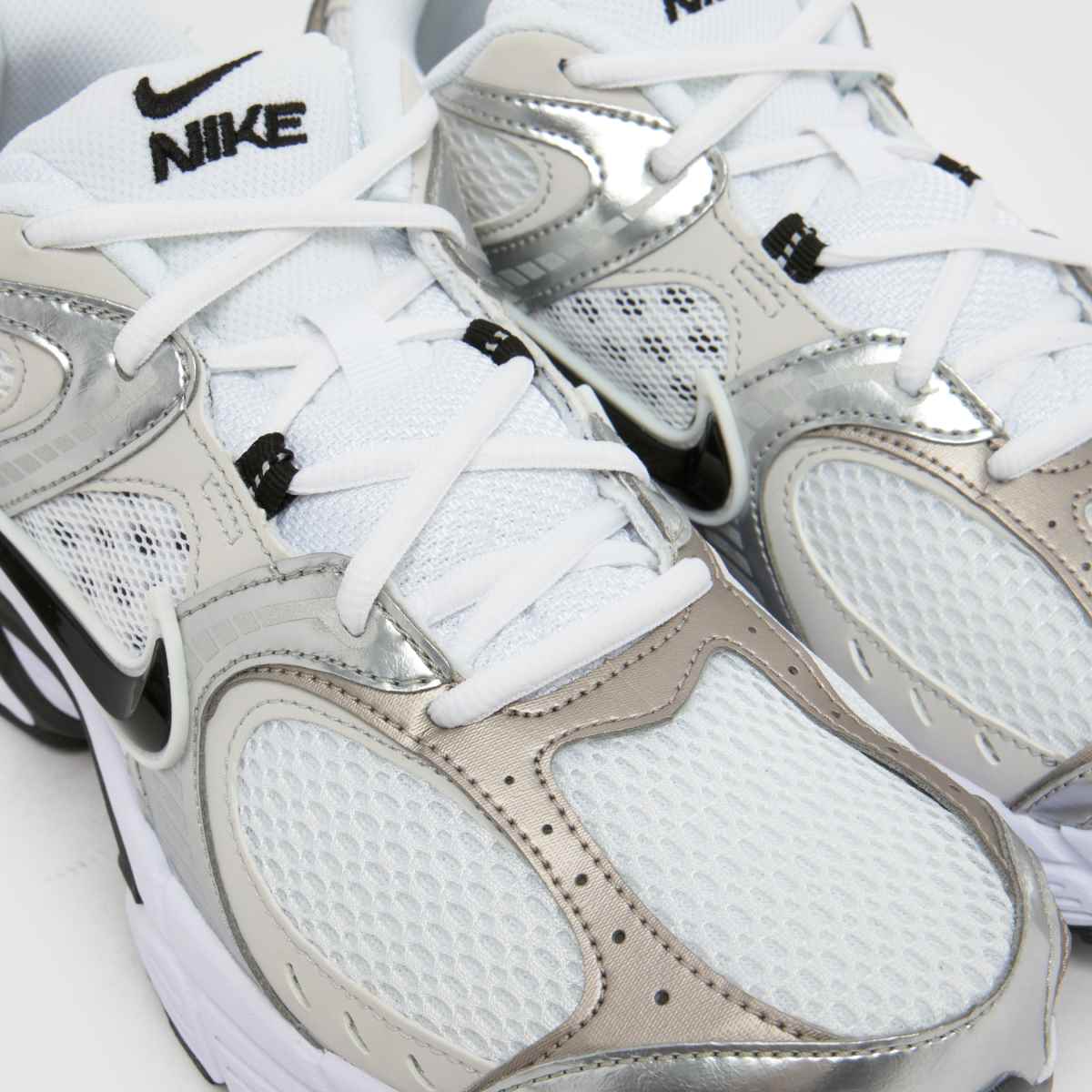 Nike  V5 RNR in White & Black Nike  V5 RNR in White & Black