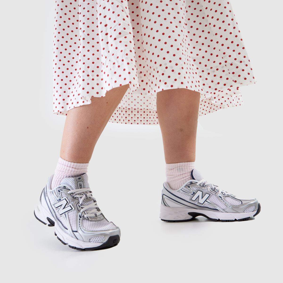 New Balance  740 in White & Navy New Balance  740 in White & Navy