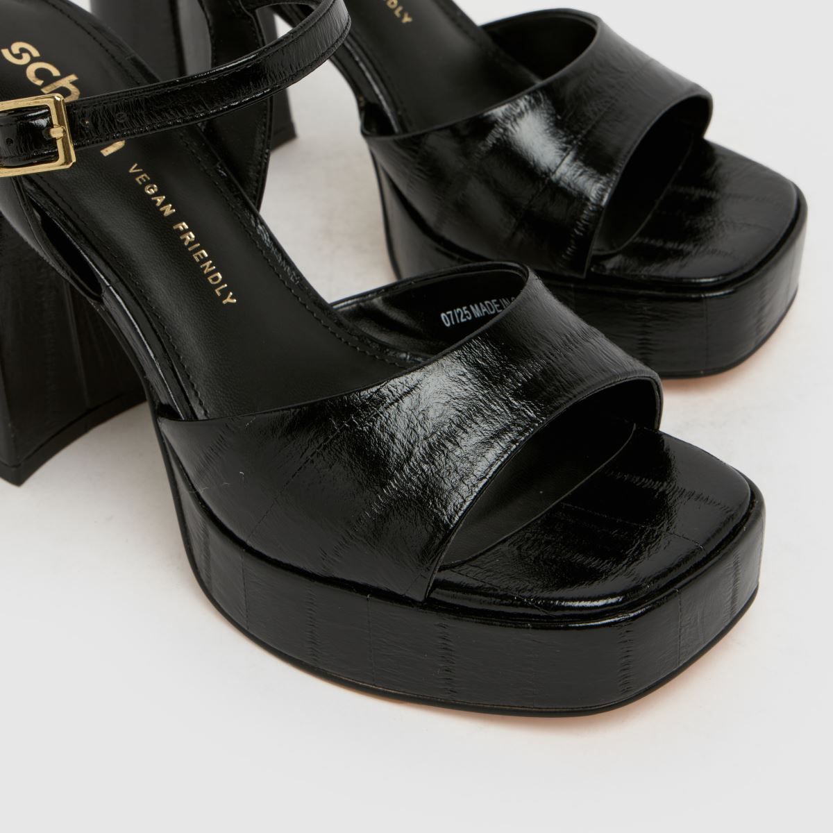 schuh  Sabina Platform in Black schuh  Sabina Platform in Black