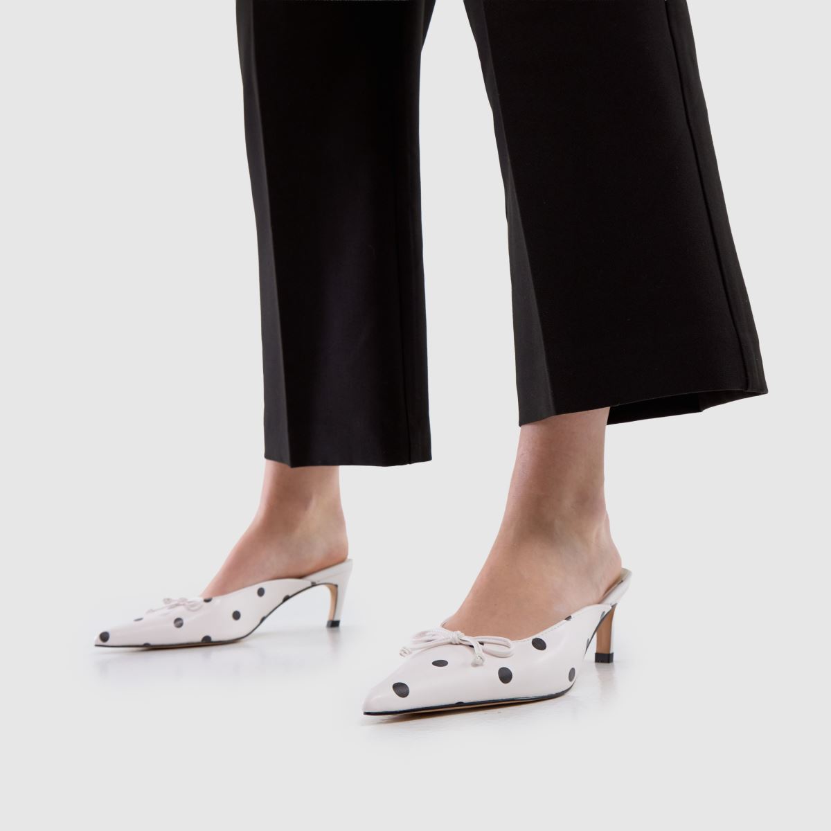 schuh  Salma Point Mule Court in White & Black schuh  Salma Point Mule Court in White & Black