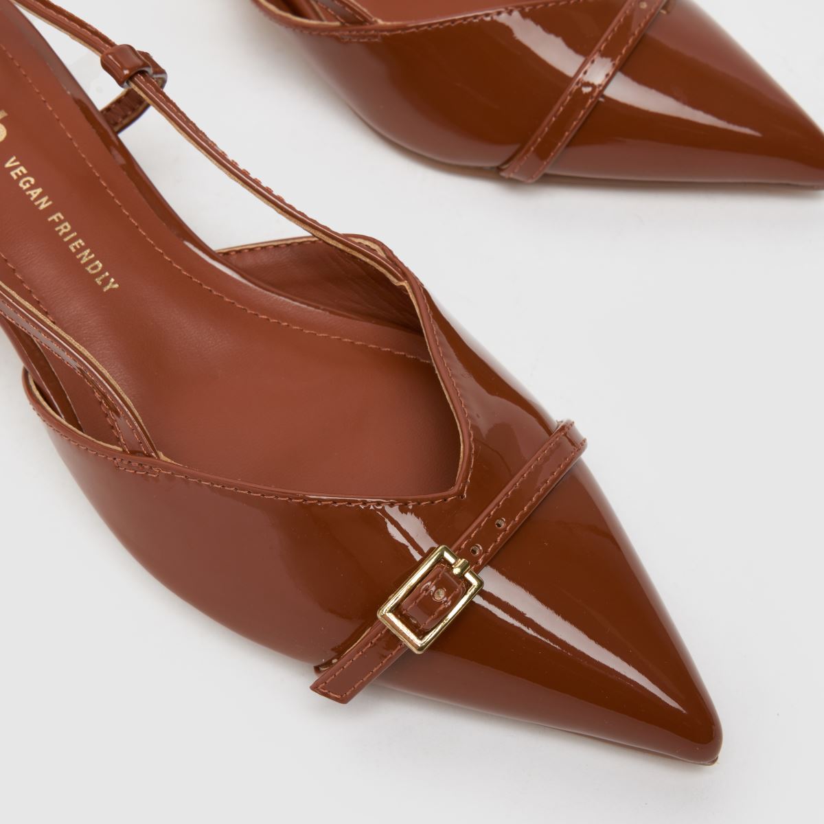 schuh  Sybill Buckle Kitten in Tan schuh  Sybill Buckle Kitten in Tan