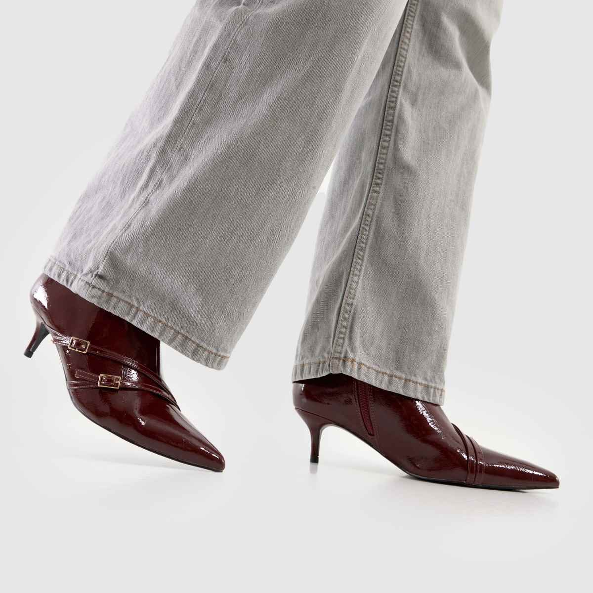 schuh  Beckett Buckle Kitten in Red schuh  Beckett Buckle Kitten in Red