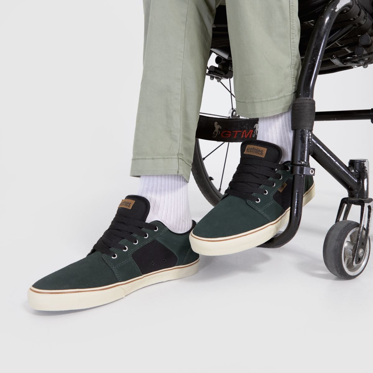 Etnies  Barge Ls in Dark Green Etnies  Barge Ls in Dark Green