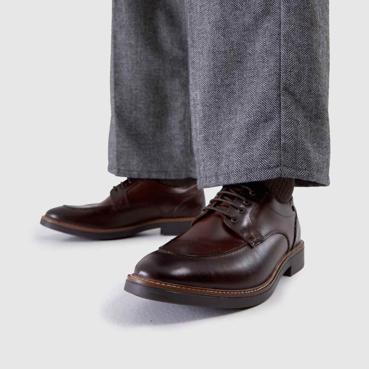 Base London  Surrey Apron in Dark Brown Base London  Surrey Apron in Dark Brown