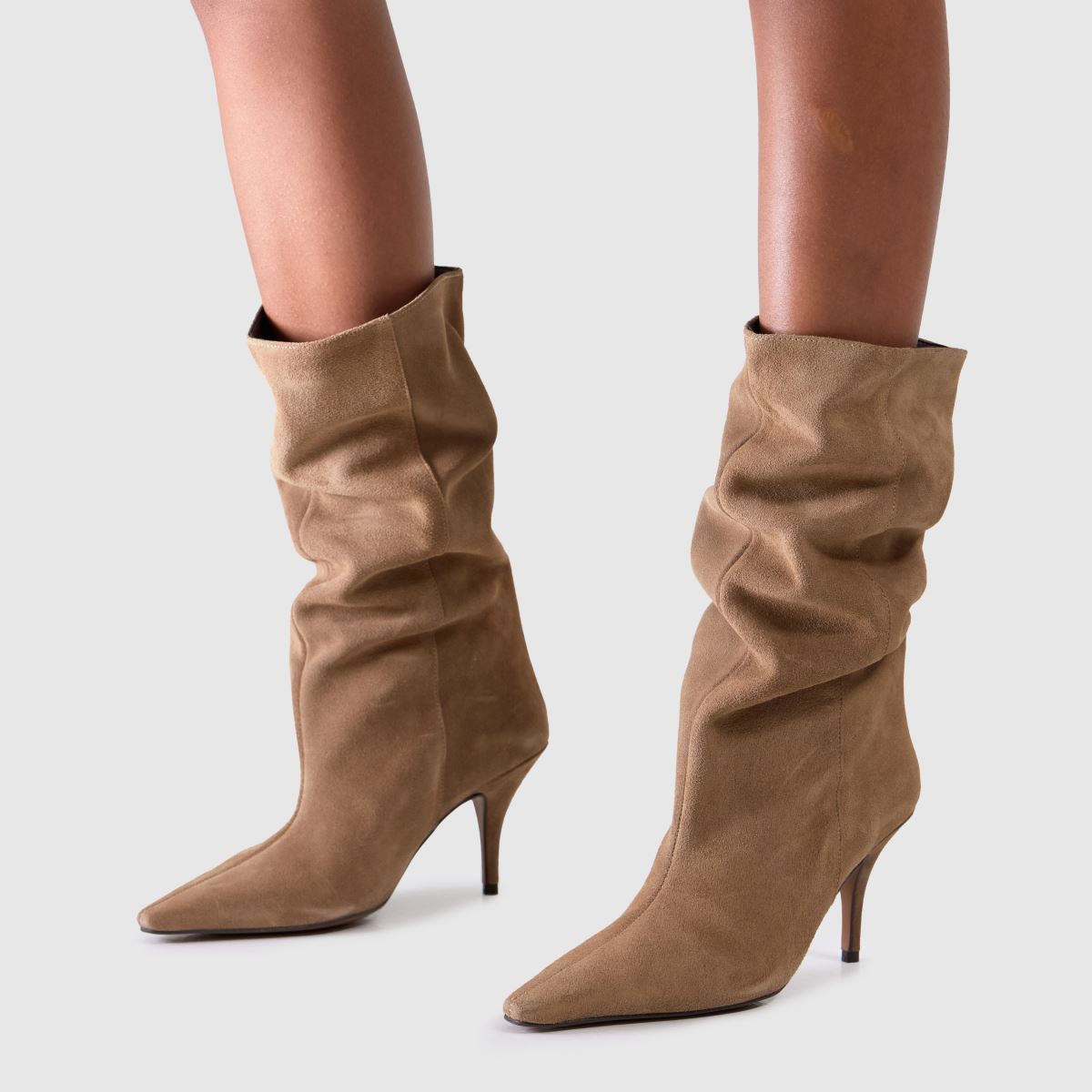 schuh  Dakira Suede Slouch Calf in Tan schuh  Dakira Suede Slouch Calf in Tan