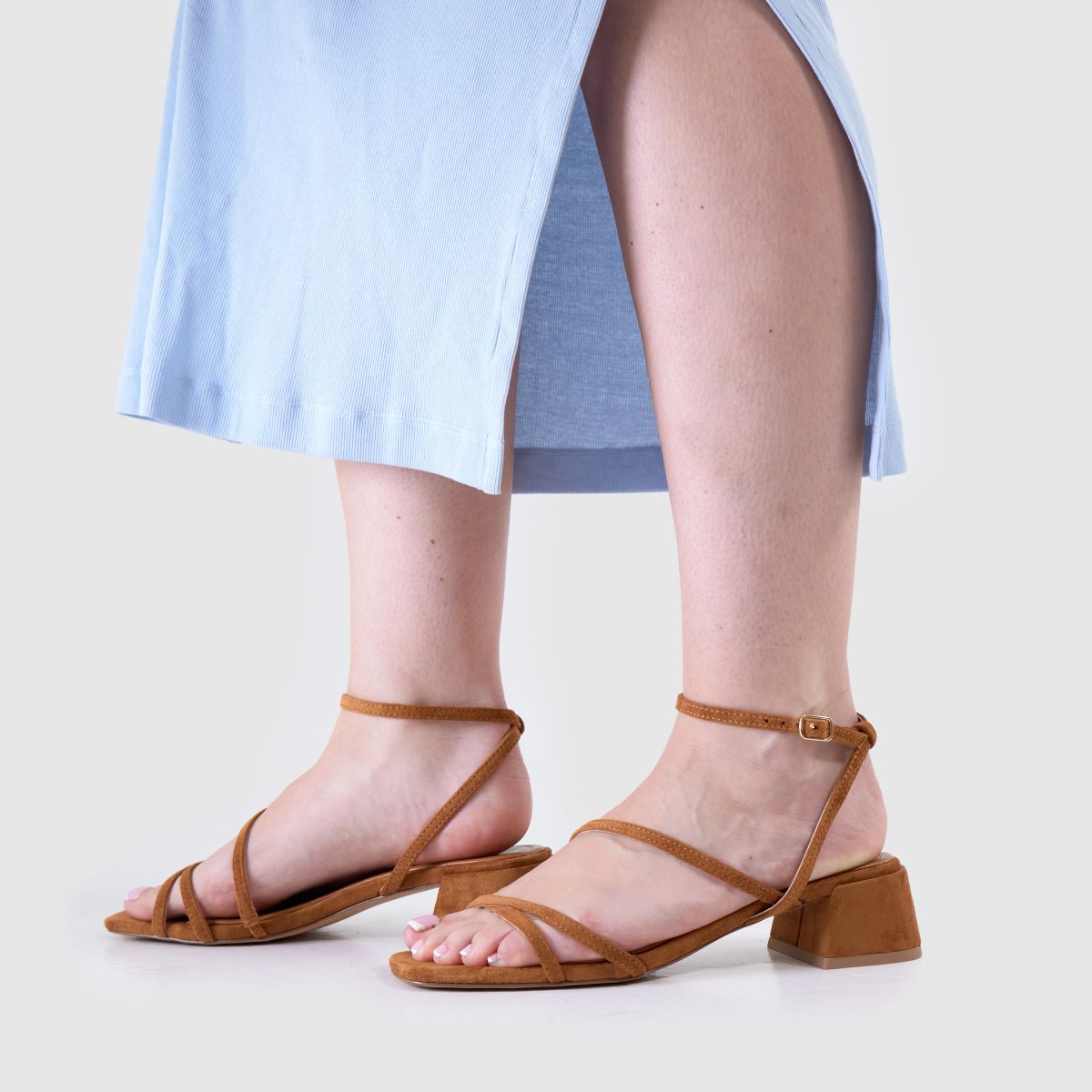 schuh  Sander Strappy Block in Tan schuh  Sander Strappy Block in Tan