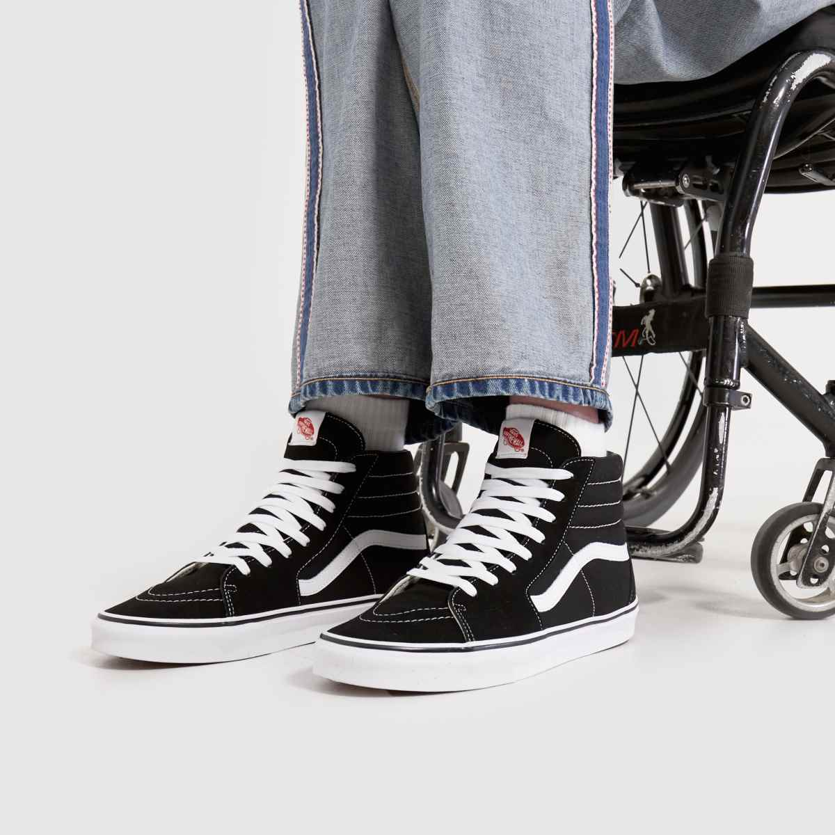 Vans  Sk8-Hi in Black & White Vans  Sk8-Hi in Black & White