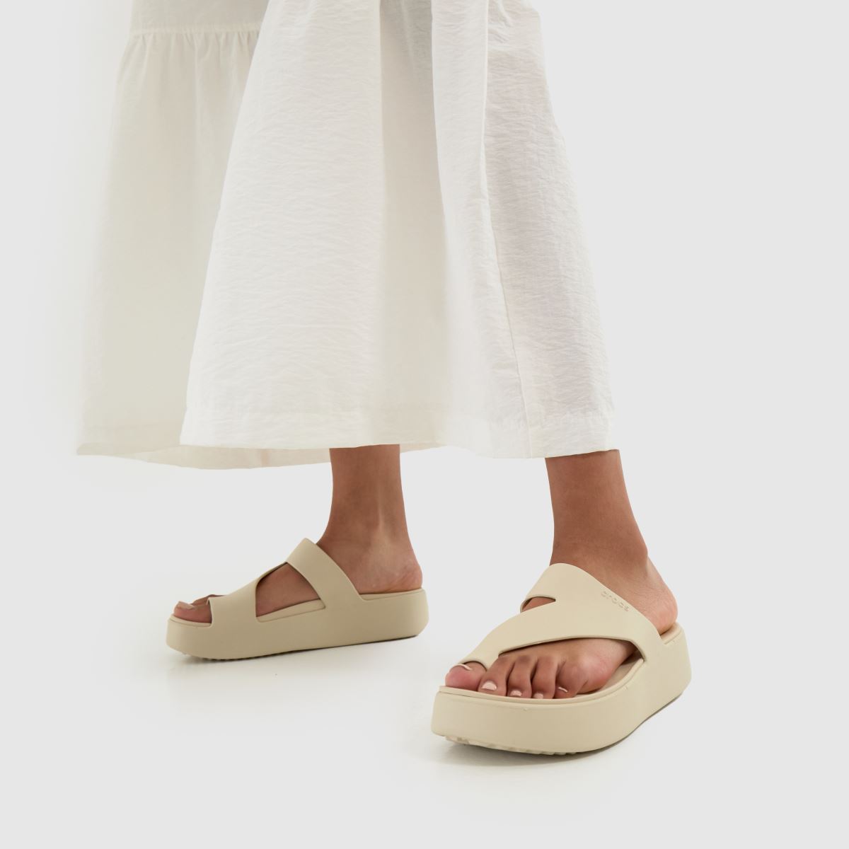 Crocs  Getaway Toe Loop in Beige Crocs  Getaway Toe Loop in Beige