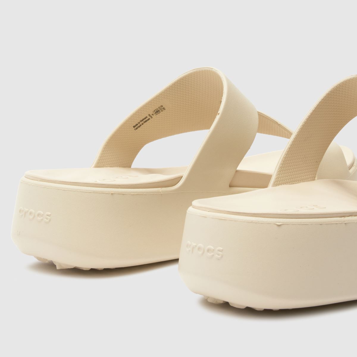 Crocs  Getaway Toe Loop in Beige Crocs  Getaway Toe Loop in Beige
