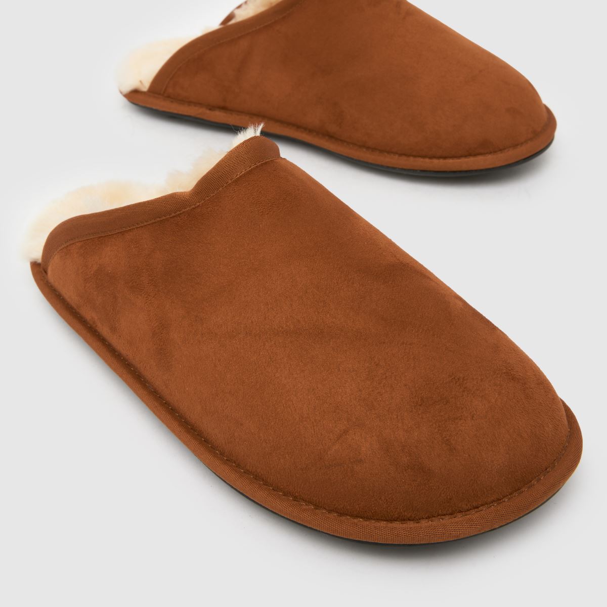 schuh  Seth Closed Toe in Tan schuh  Seth Closed Toe in Tan