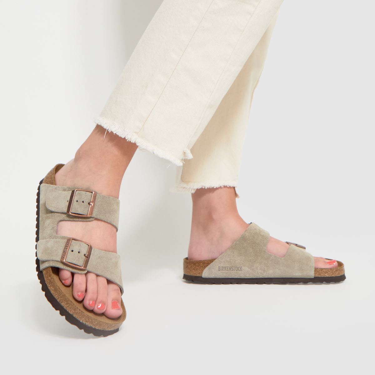 BIRKENSTOCK  Arizona in Beige & Brown BIRKENSTOCK  Arizona in Beige & Brown